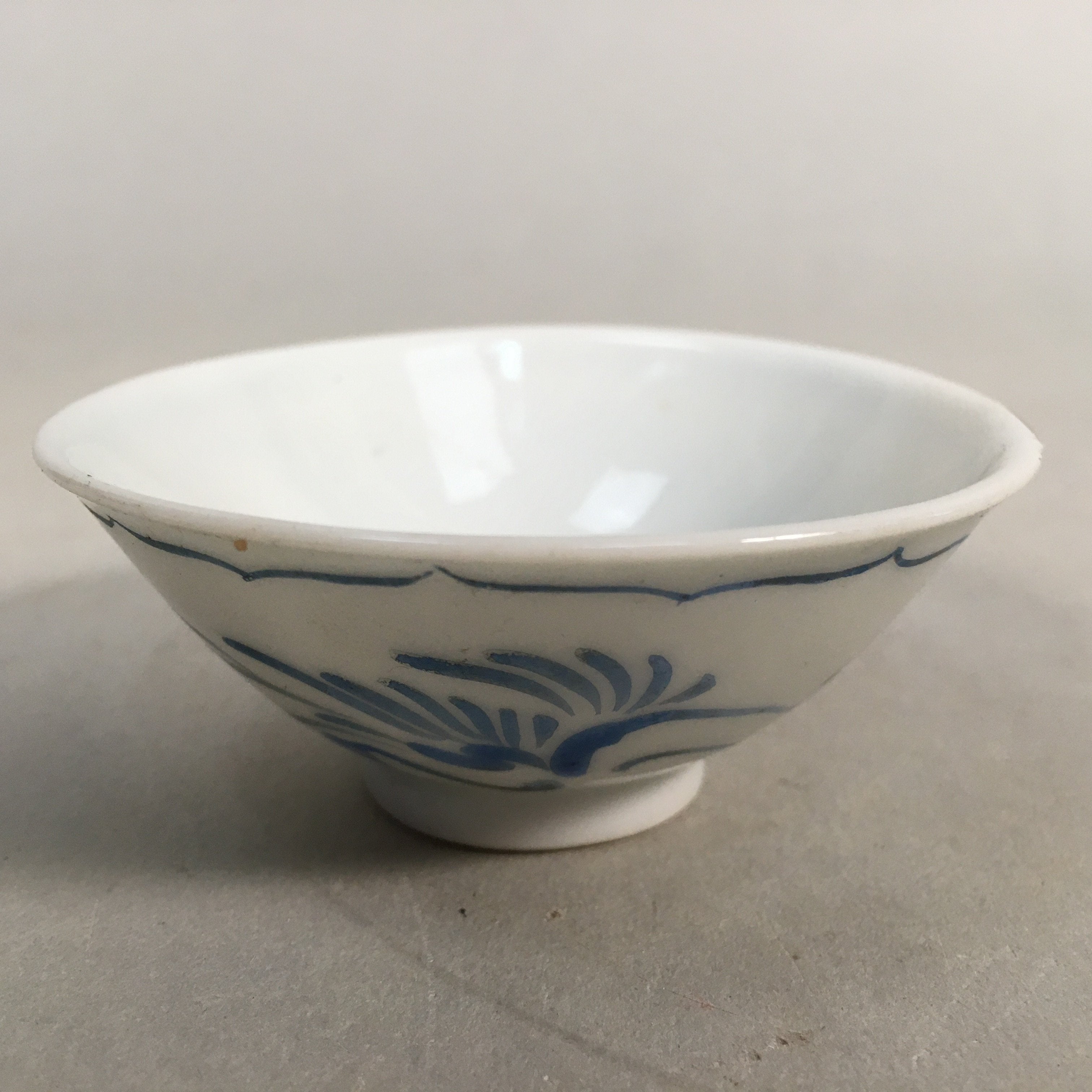 Japanese Porcelain Sake Cup Guinomi Sakazuki Vtg Phoenix Blue White GU774