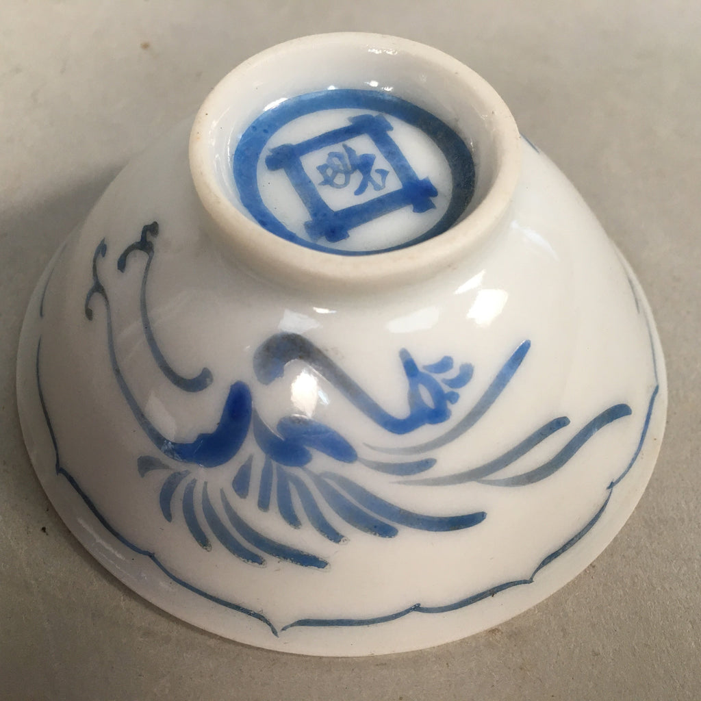 Japanese Porcelain Sake Cup Guinomi Sakazuki Vtg Phoenix Blue White GU774