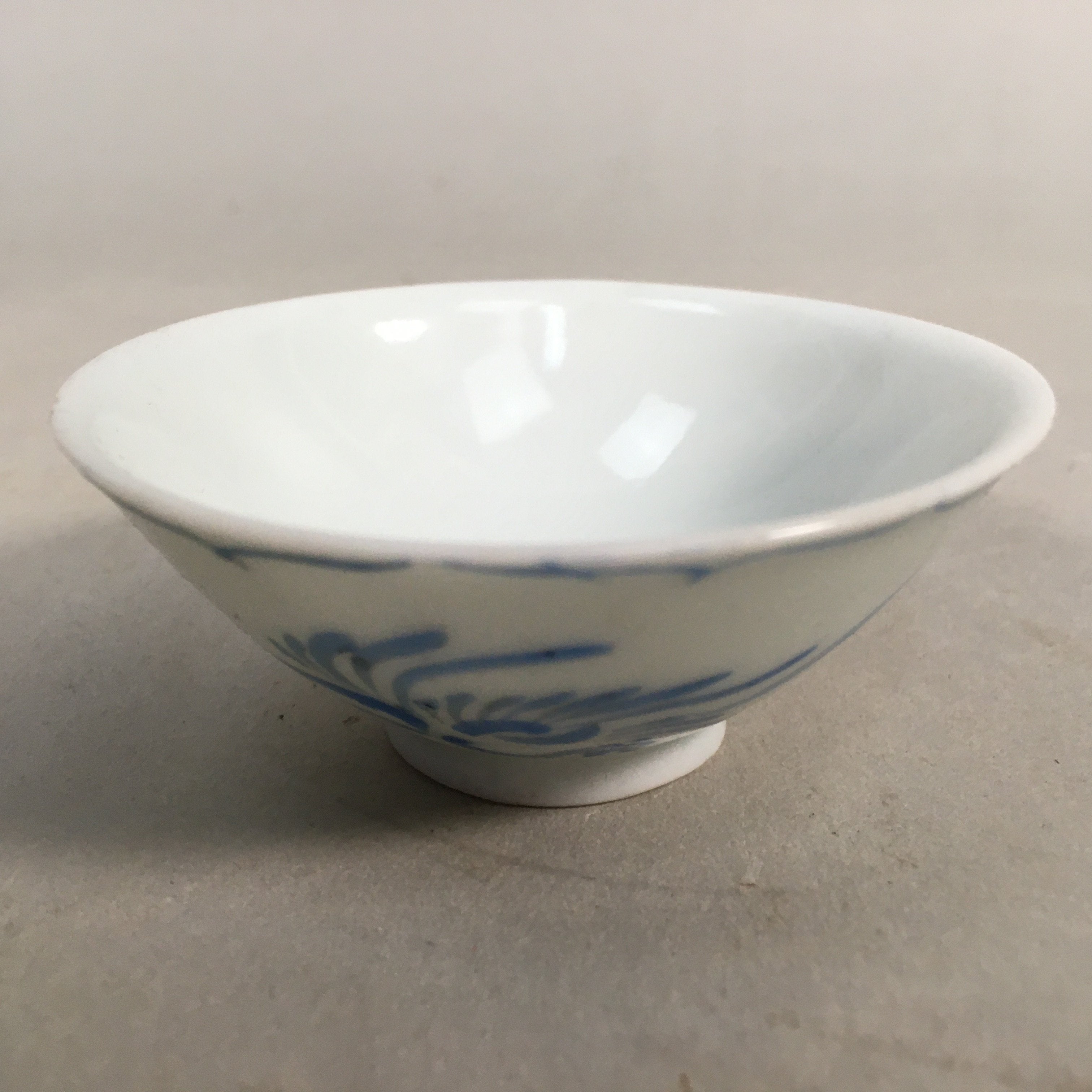 Japanese Porcelain Sake Cup Guinomi Sakazuki Vtg Phoenix Blue White GU776