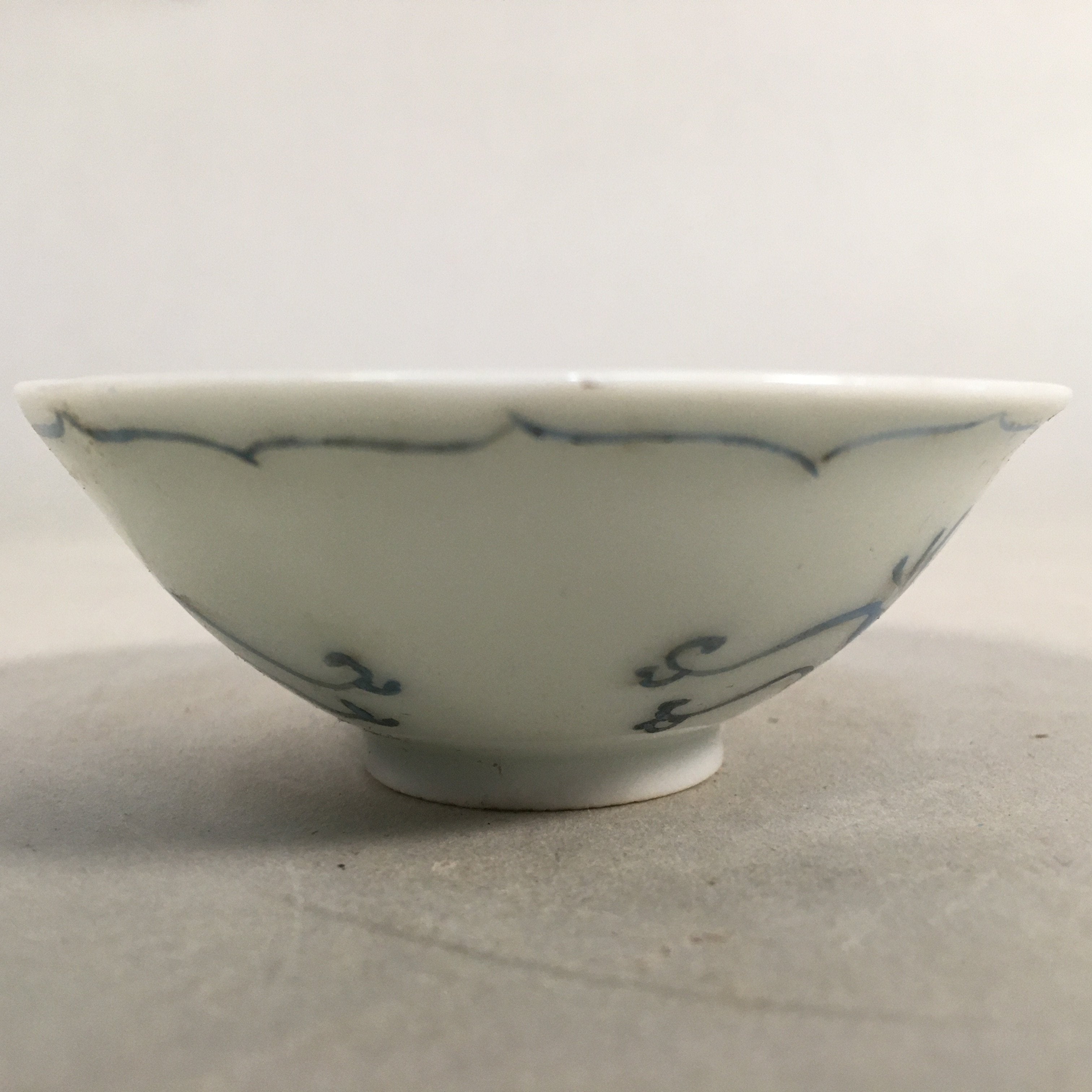 Japanese Porcelain Sake Cup Guinomi Sakazuki Vtg Phoenix Blue White GU777