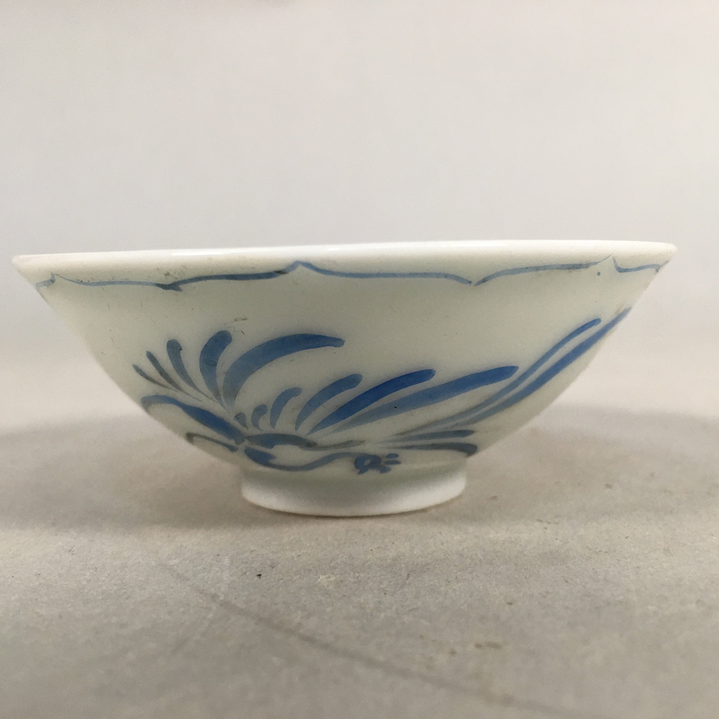 Japanese Porcelain Sake Cup Guinomi Sakazuki Vtg Phoenix Blue White GU777