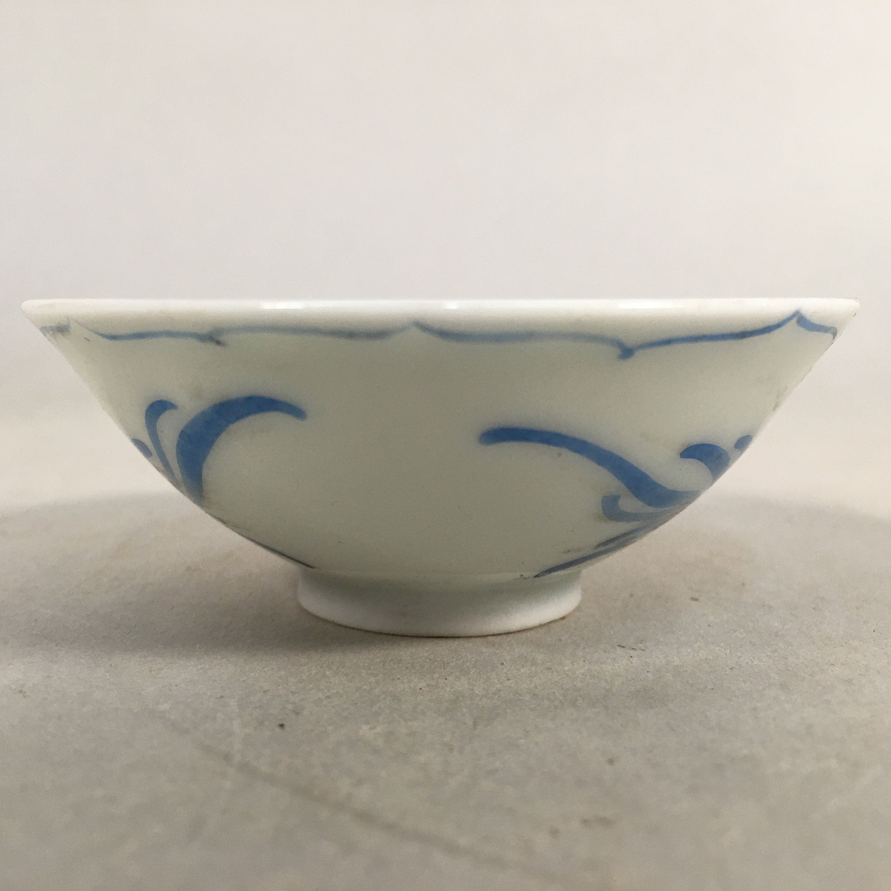 Japanese Porcelain Sake Cup Guinomi Sakazuki Vtg Phoenix Blue White GU777