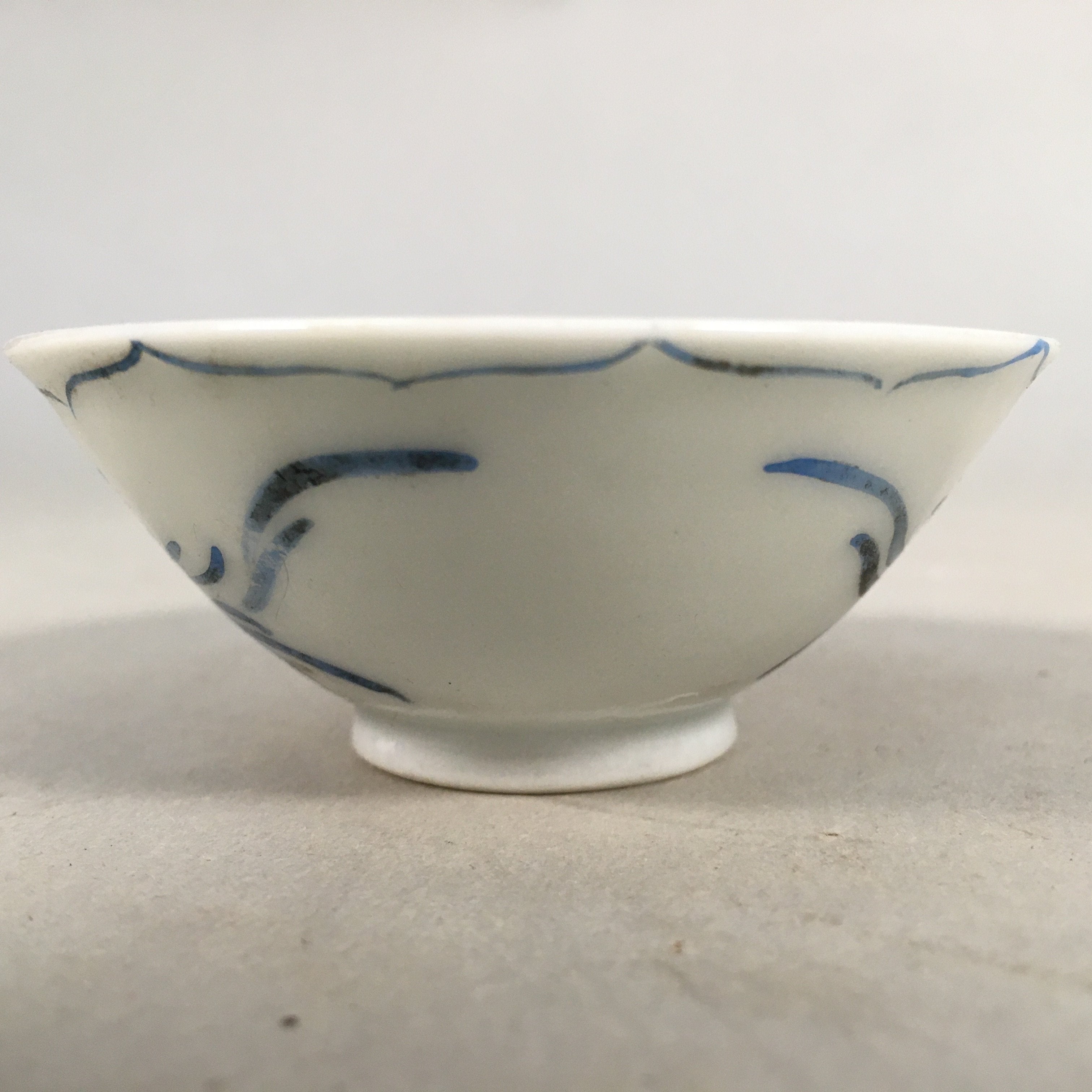 Japanese Porcelain Sake Cup Guinomi Sakazuki Vtg Phoenix Blue White GU778