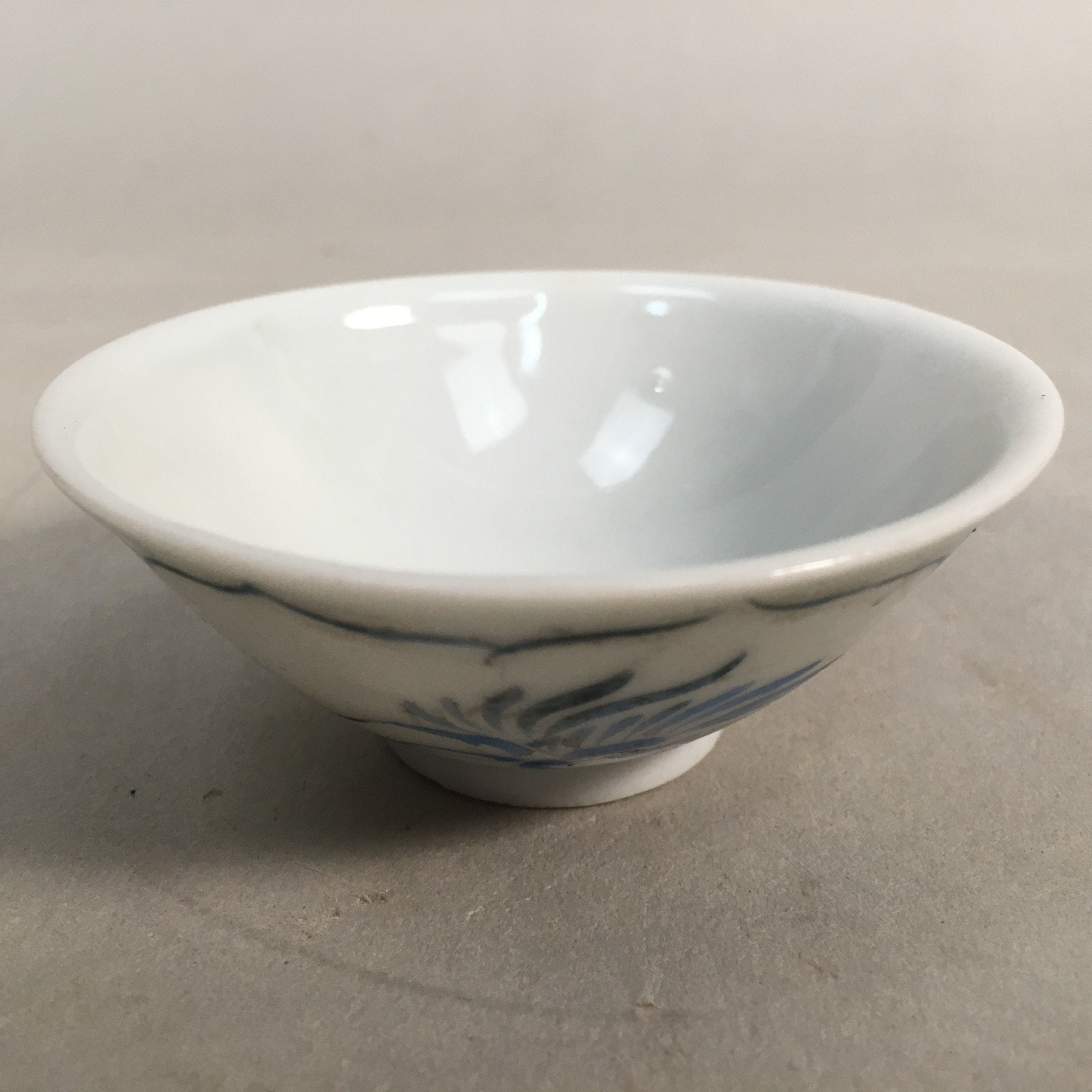 Japanese Porcelain Sake Cup Guinomi Sakazuki Vtg Phoenix Blue White GU779