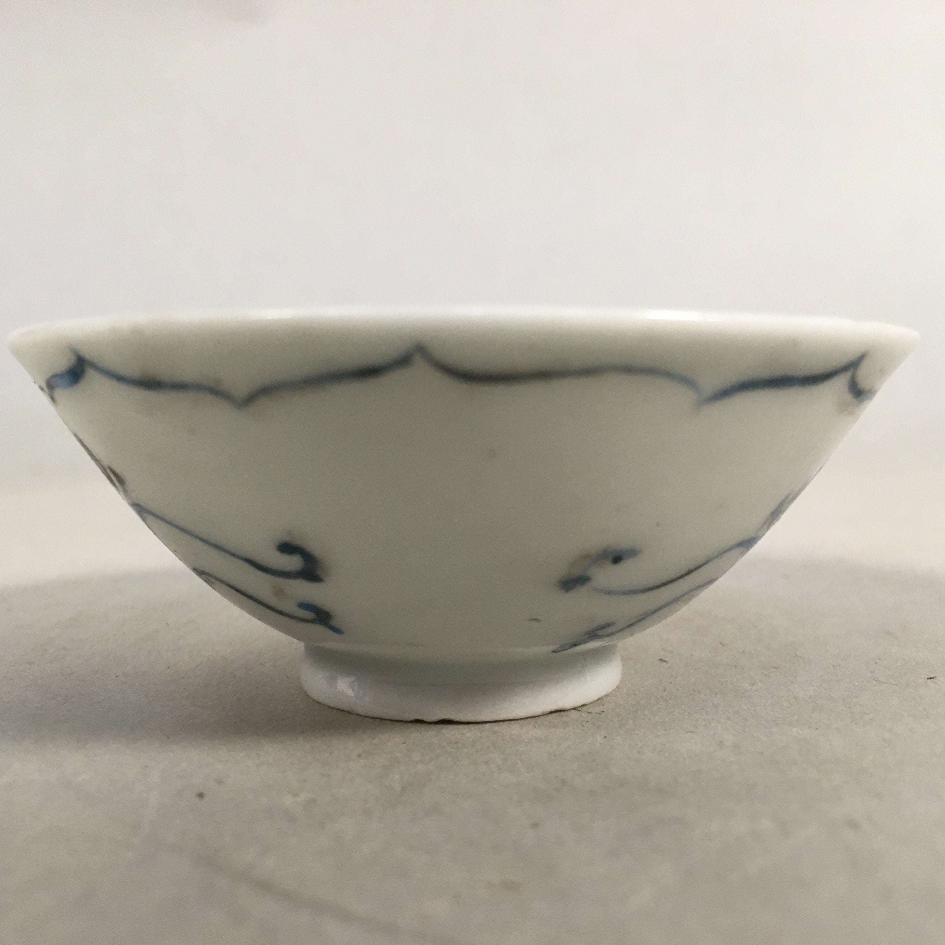 Japanese Porcelain Sake Cup Guinomi Sakazuki Vtg Phoenix Blue White GU779
