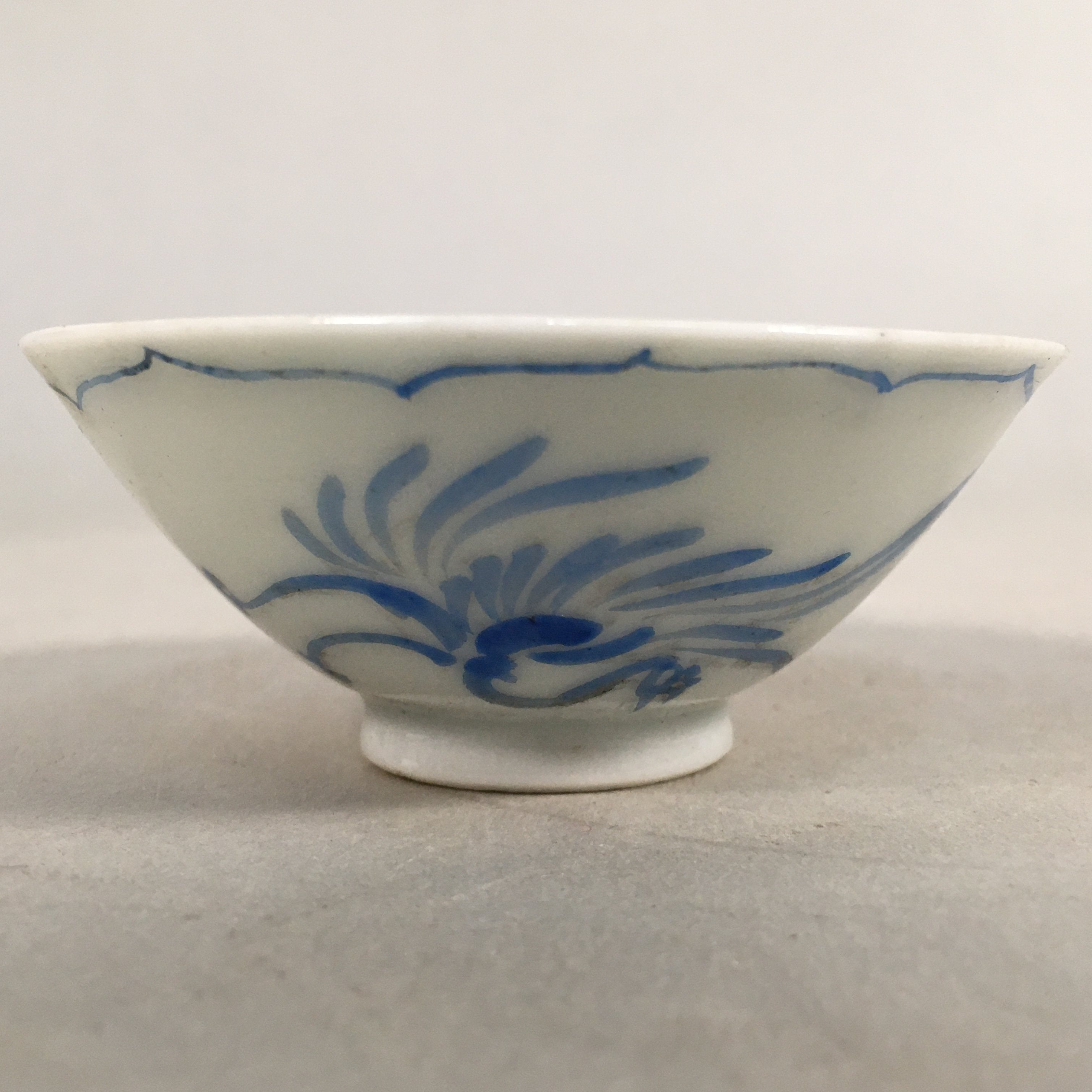 Japanese Porcelain Sake Cup Guinomi Sakazuki Vtg Phoenix Blue White GU782