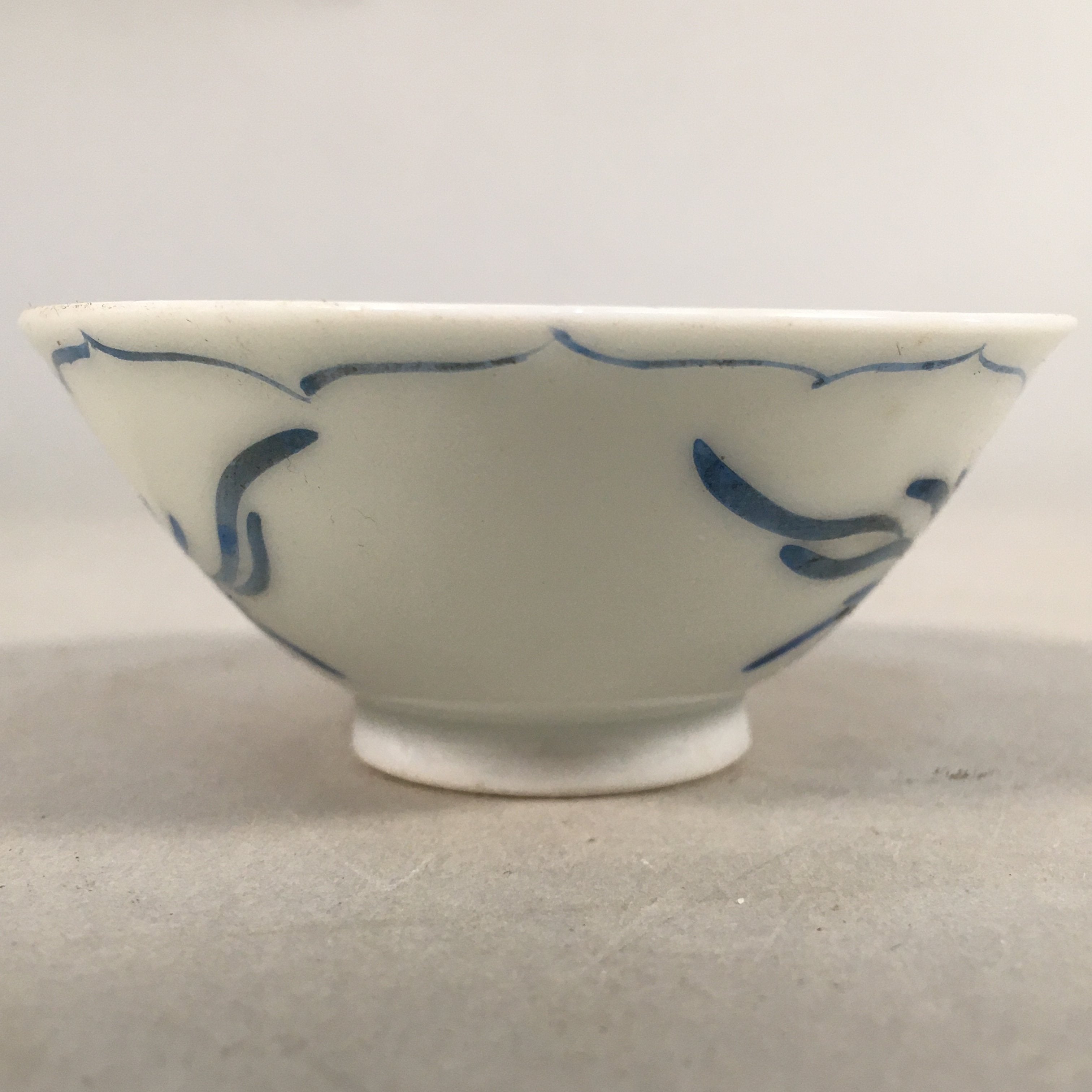 Japanese Porcelain Sake Cup Guinomi Sakazuki Vtg Phoenix Blue White GU783