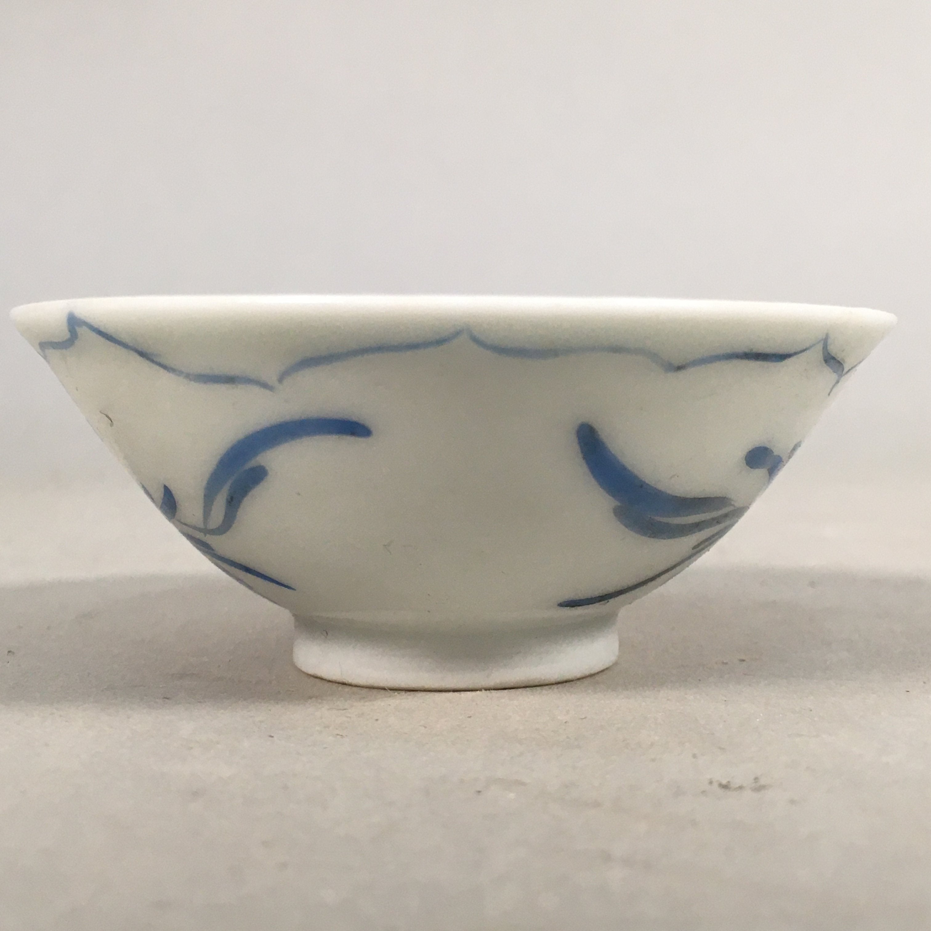 Japanese Porcelain Sake Cup Guinomi Sakazuki Vtg Phoenix Blue White GU785