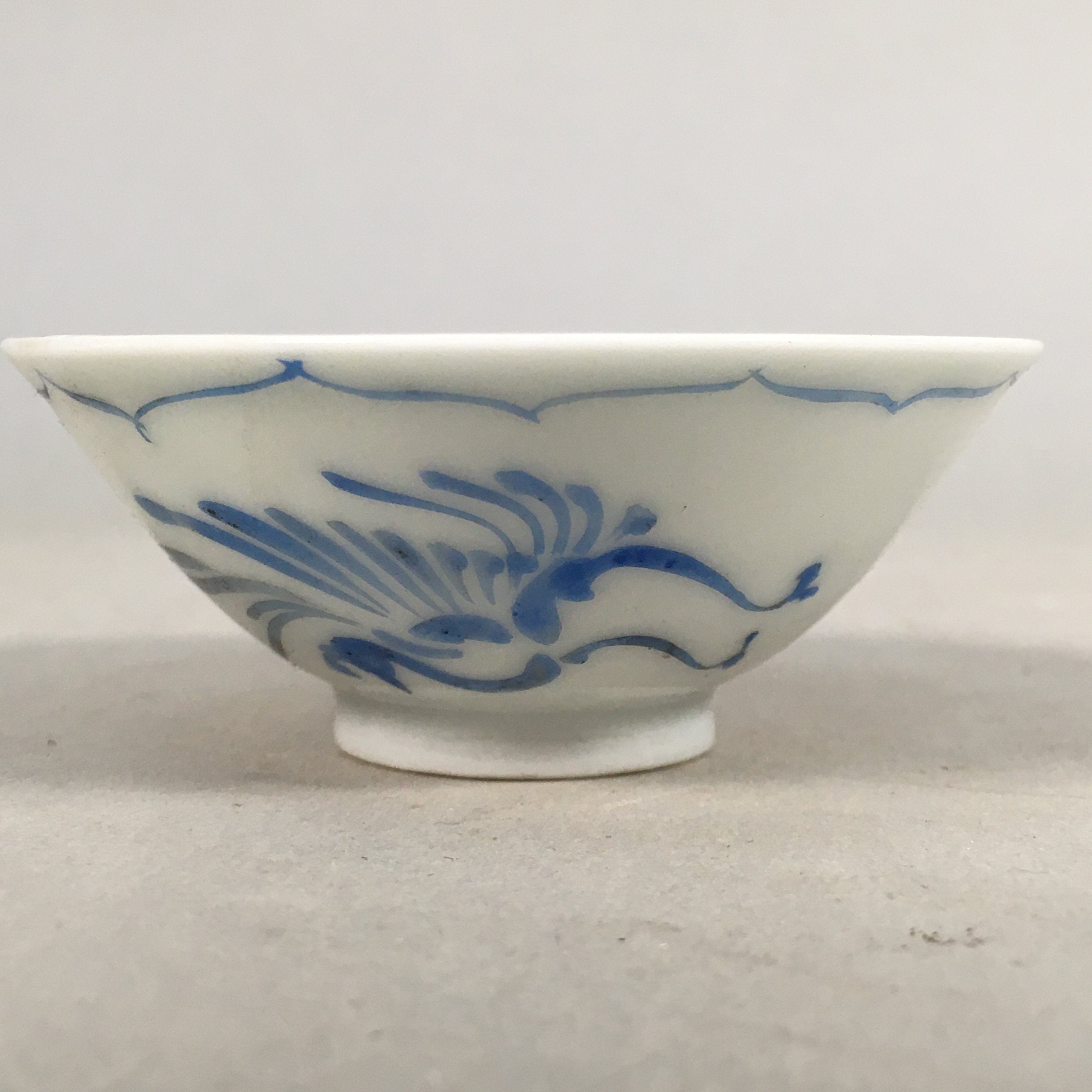 Japanese Porcelain Sake Cup Guinomi Sakazuki Vtg Phoenix Blue White GU785