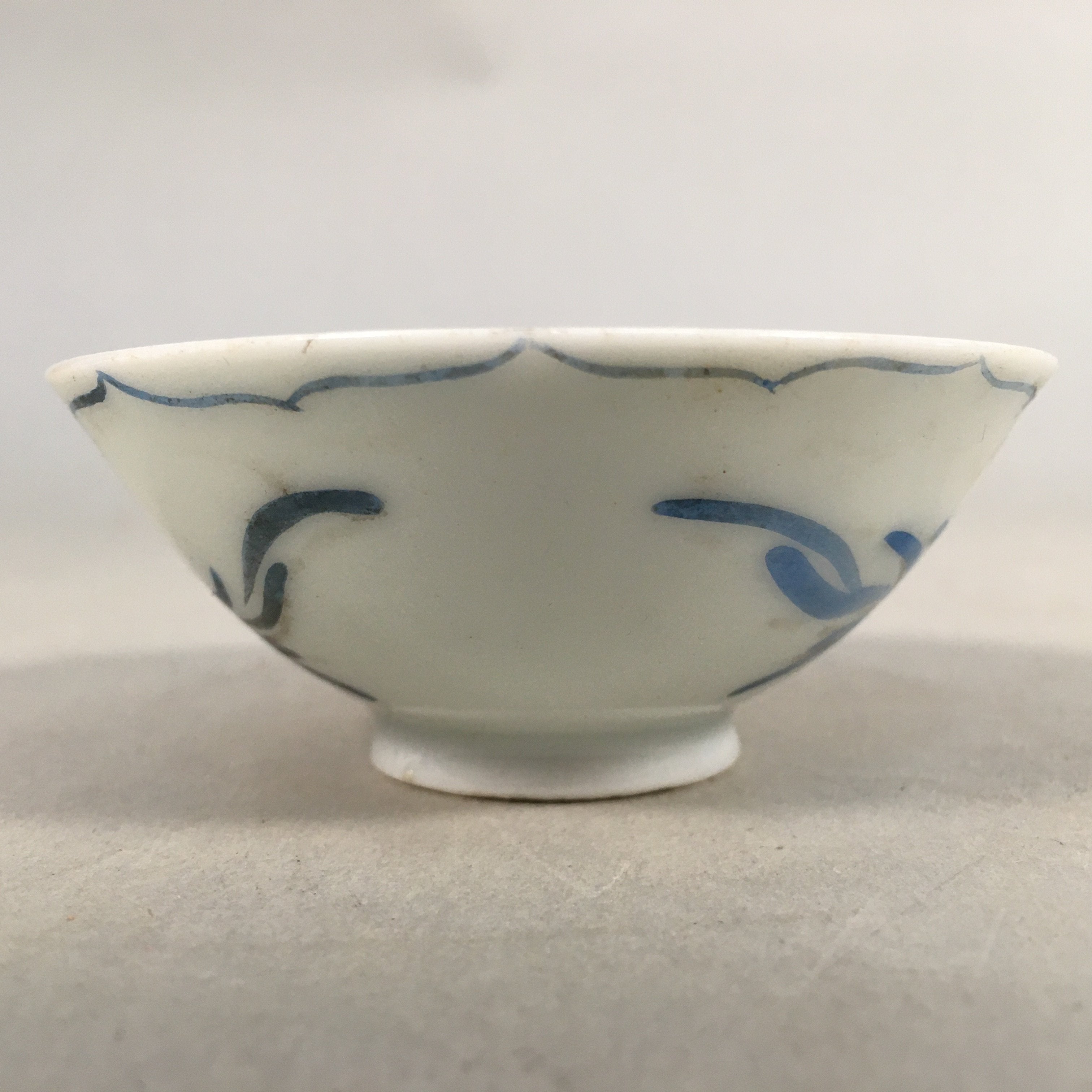 Japanese Porcelain Sake Cup Guinomi Sakazuki Vtg Phoenix Blue White GU786