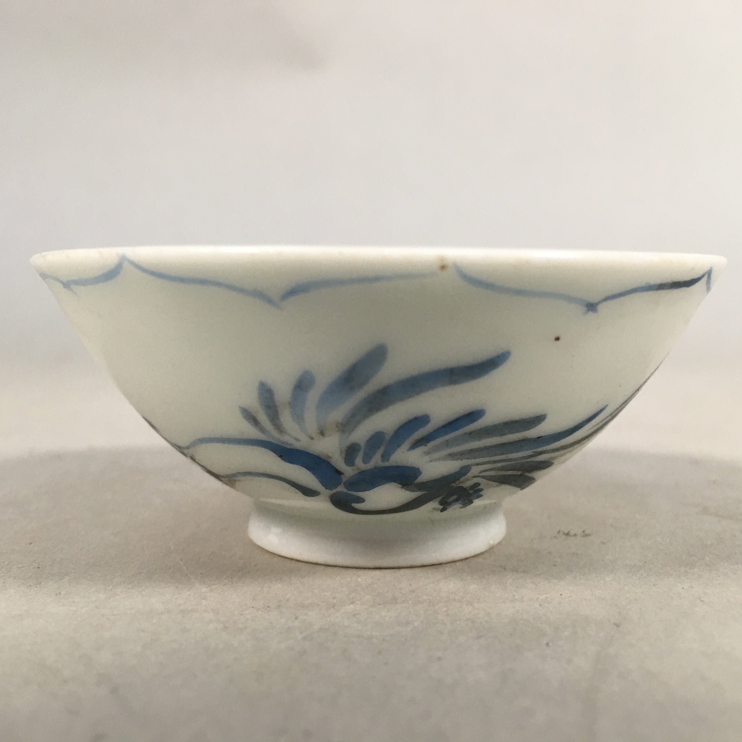 Japanese Porcelain Sake Cup Guinomi Sakazuki Vtg Phoenix Blue White GU786