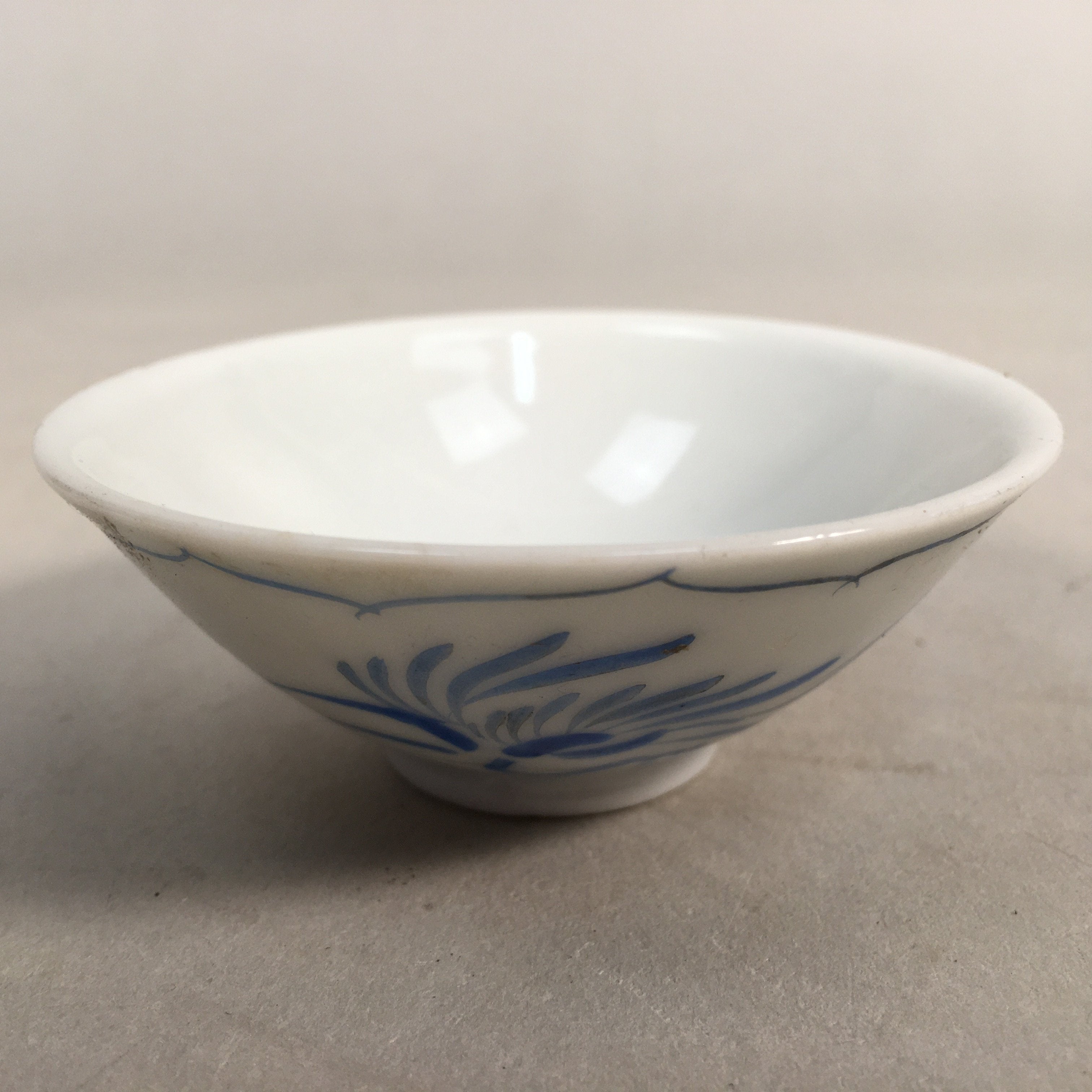 Japanese Porcelain Sake Cup Guinomi Sakazuki Vtg Phoenix Blue White GU787