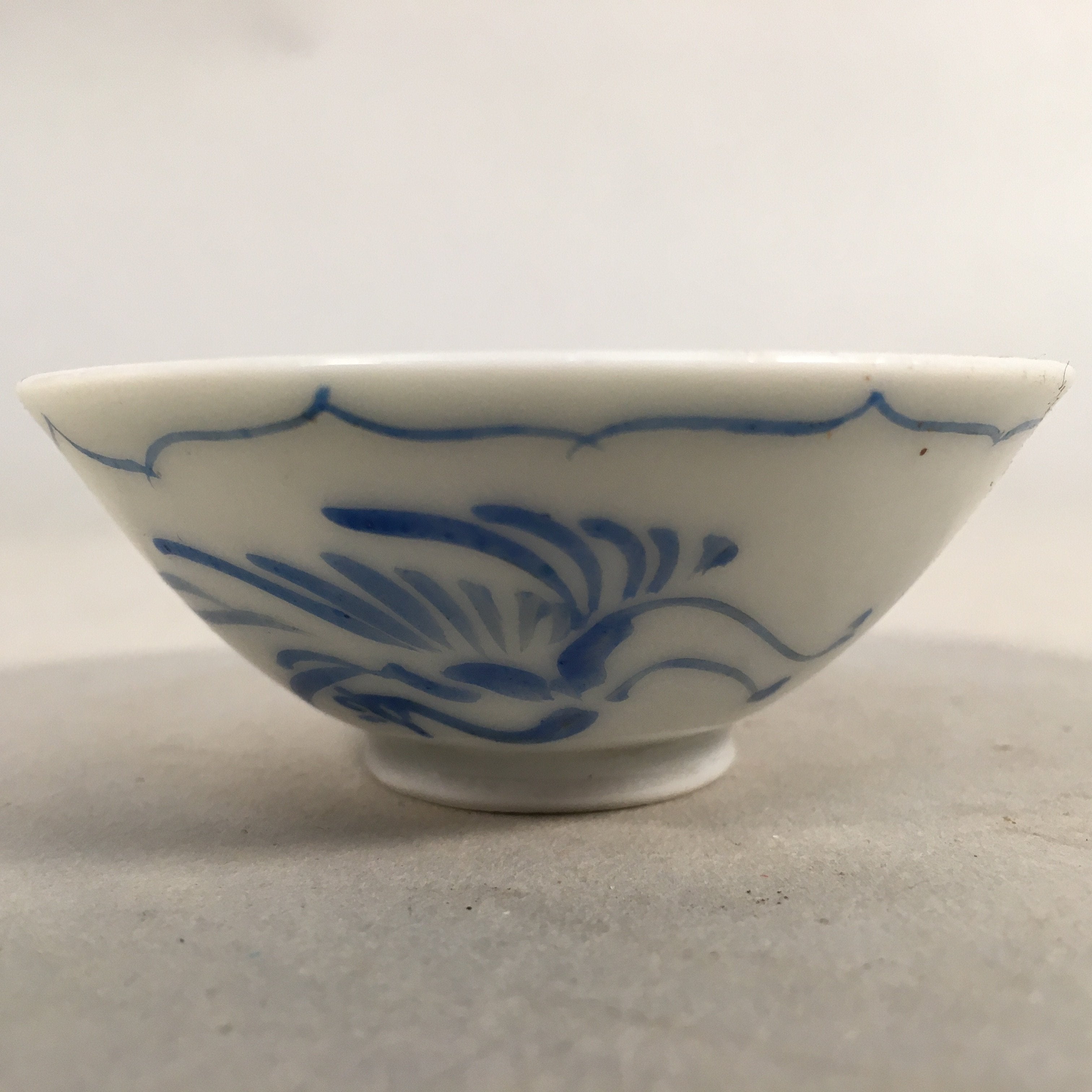 Japanese Porcelain Sake Cup Guinomi Sakazuki Vtg Phoenix Blue White GU787