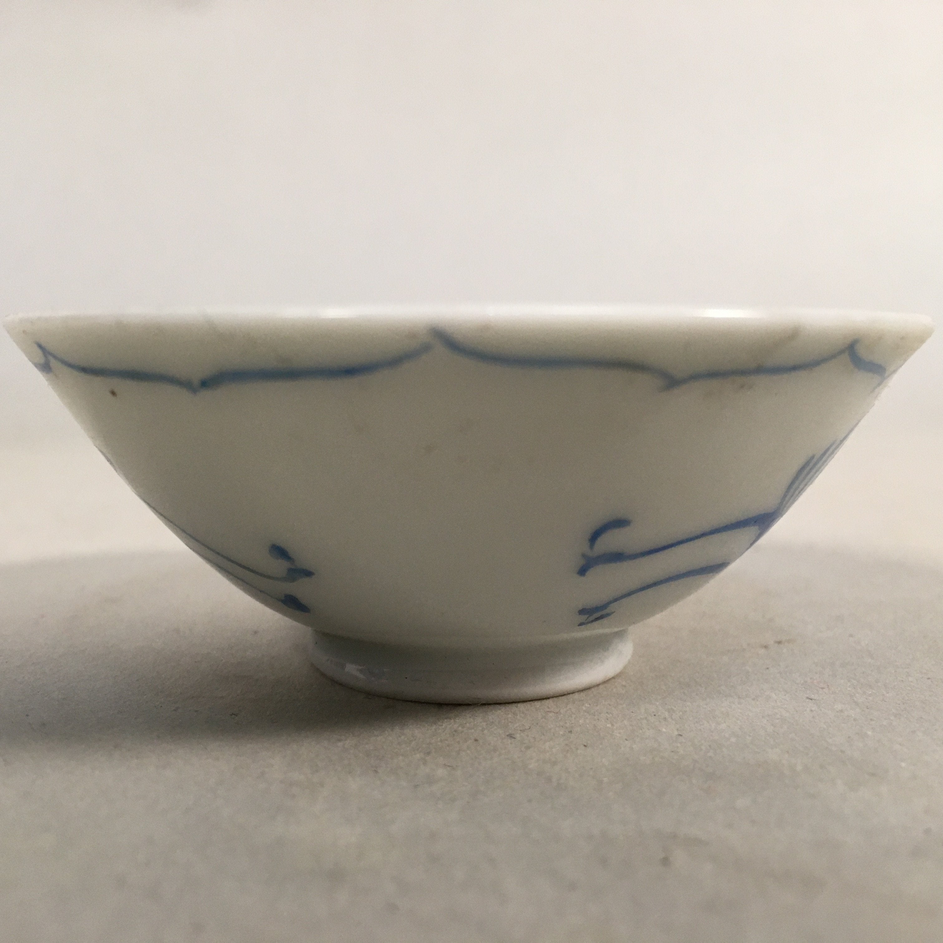Japanese Porcelain Sake Cup Guinomi Sakazuki Vtg Phoenix Blue White GU787