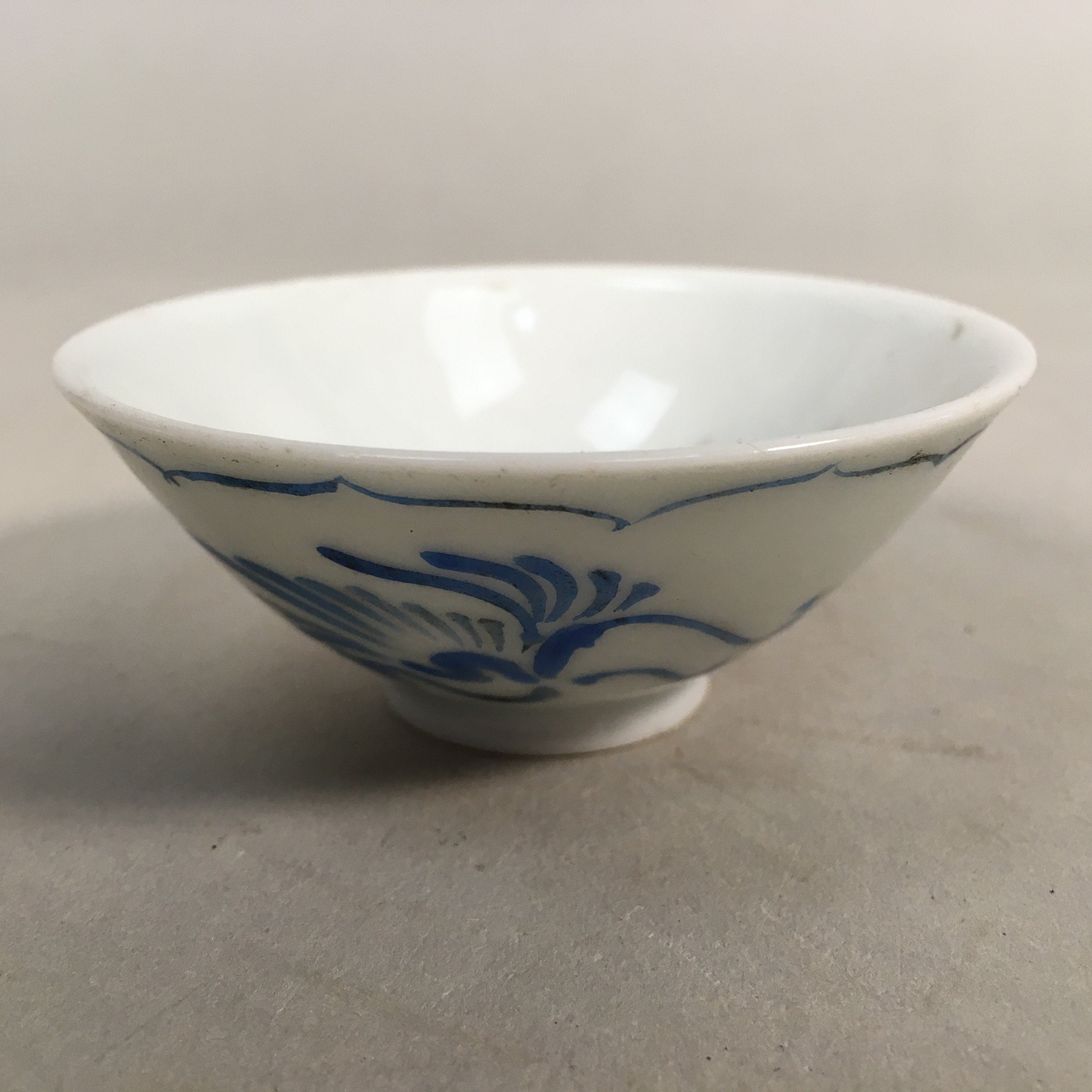 Japanese Porcelain Sake Cup Guinomi Sakazuki Vtg Phoenix Blue White GU788