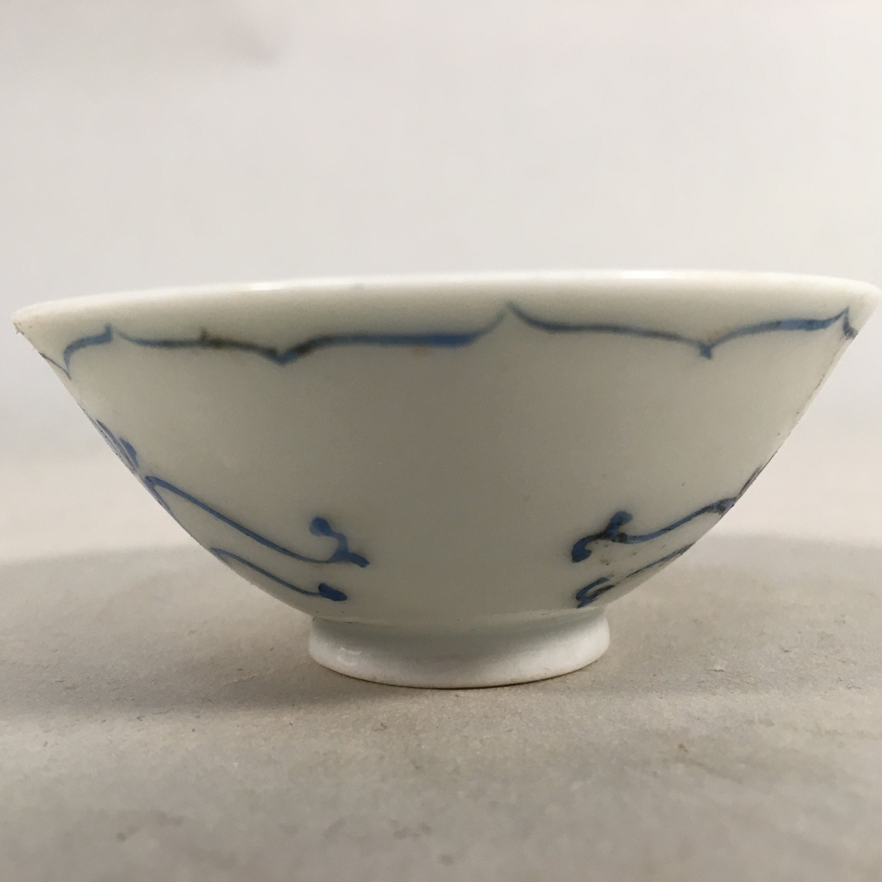 Japanese Porcelain Sake Cup Guinomi Sakazuki Vtg Phoenix Blue White GU788