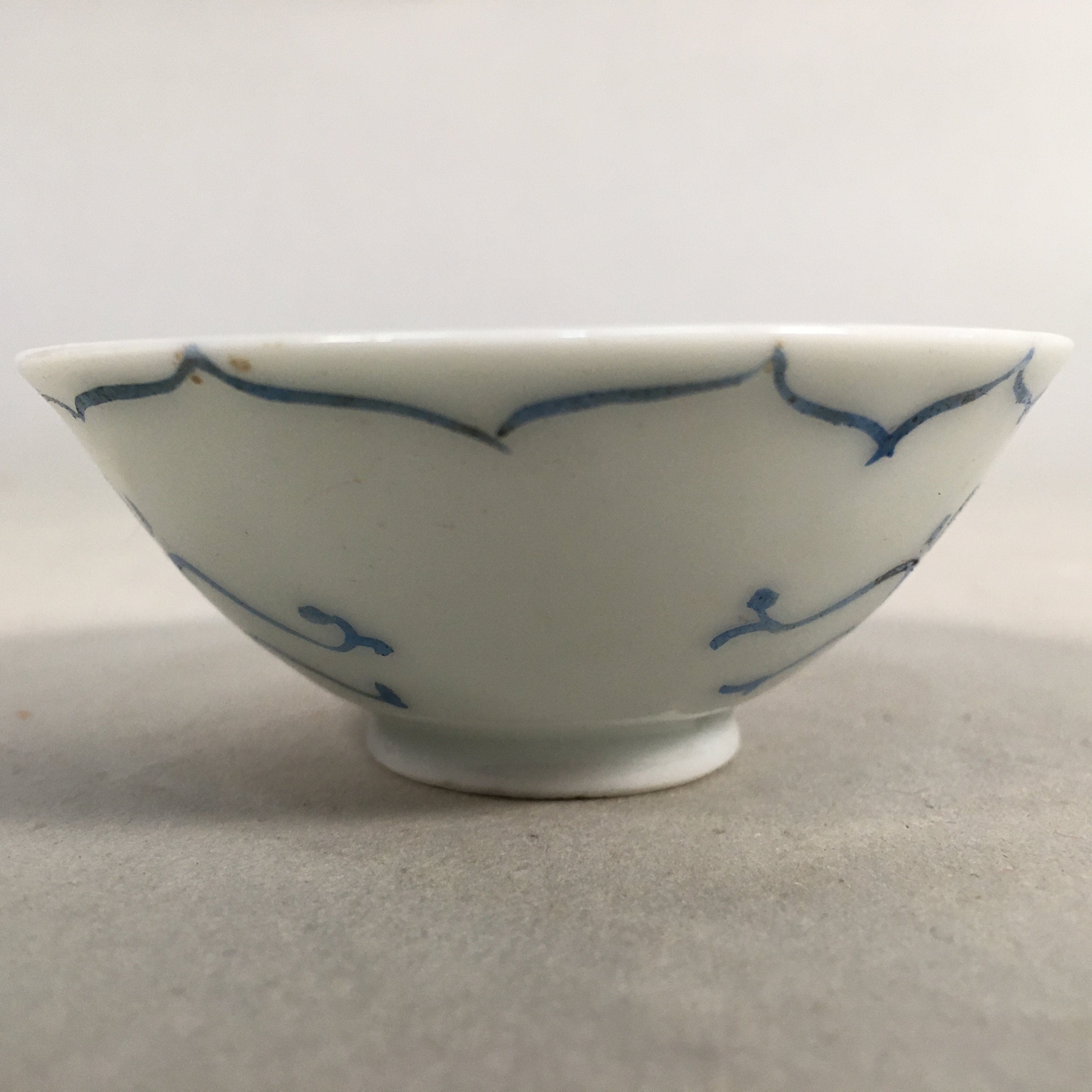 Japanese Porcelain Sake Cup Guinomi Sakazuki Vtg Phoenix Blue White GU789