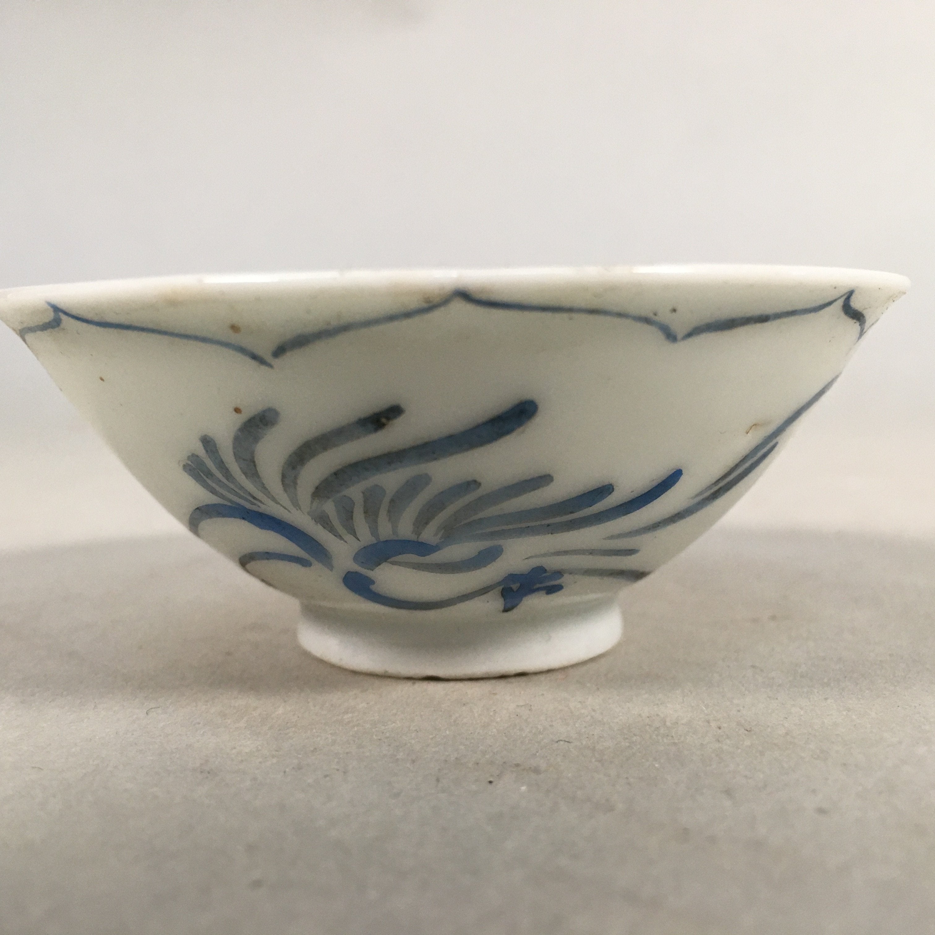 Japanese Porcelain Sake Cup Guinomi Sakazuki Vtg Phoenix Blue White GU791