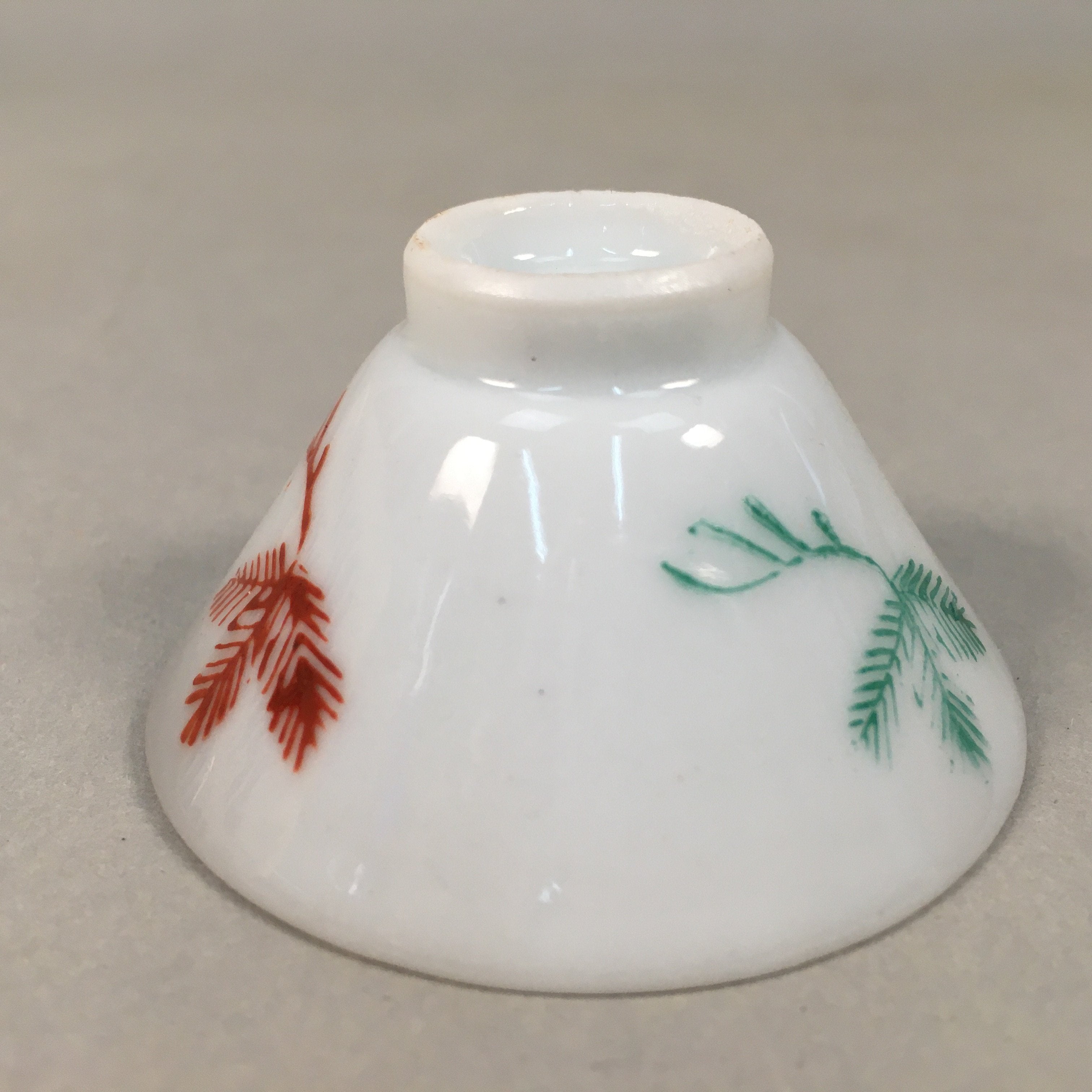 Japanese Porcelain Sake Cup Guinomi Sakazuki Vtg Pine Tree White Red GU863