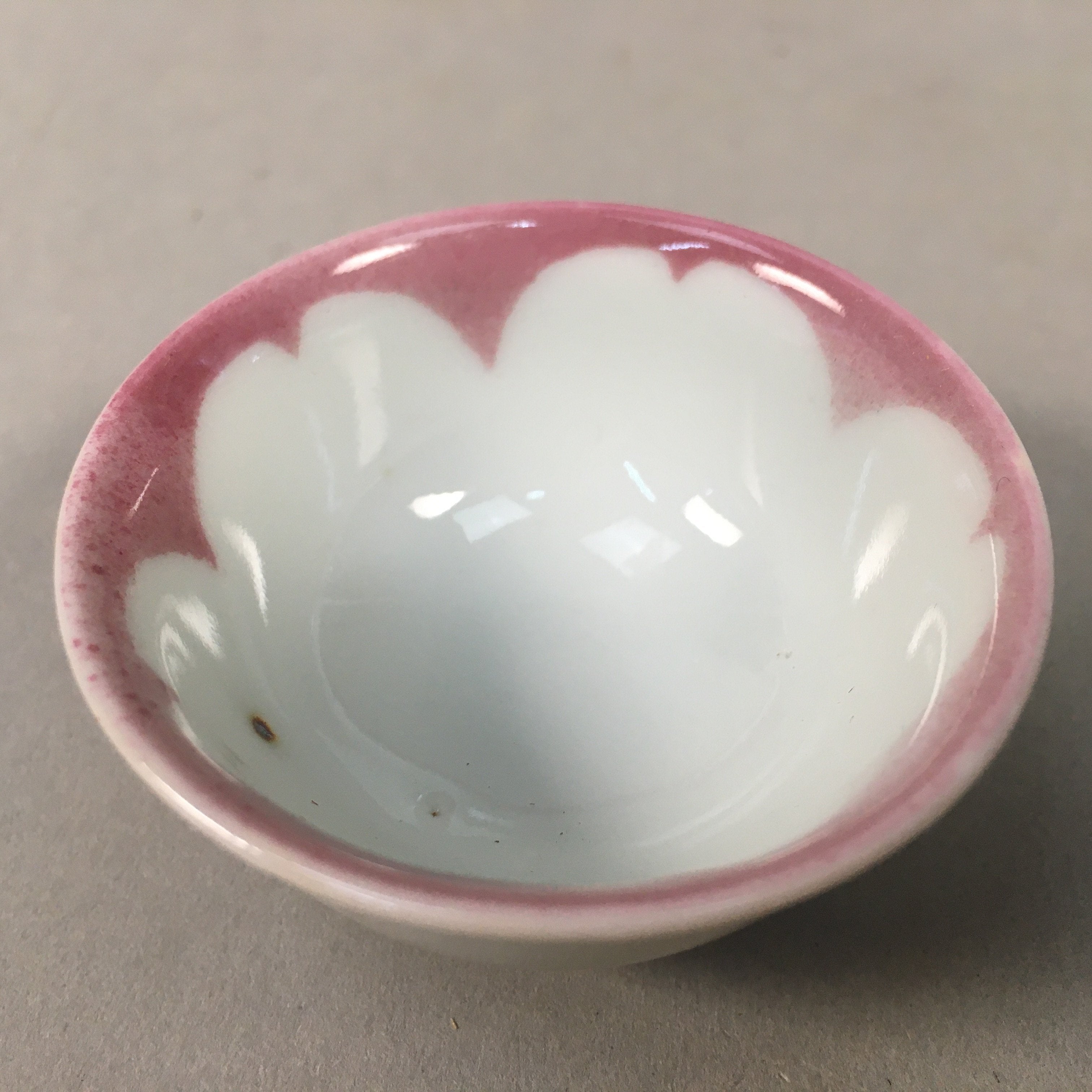 Japanese Porcelain Sake Cup Guinomi Sakazuki Vtg Pink White Sakura GU859