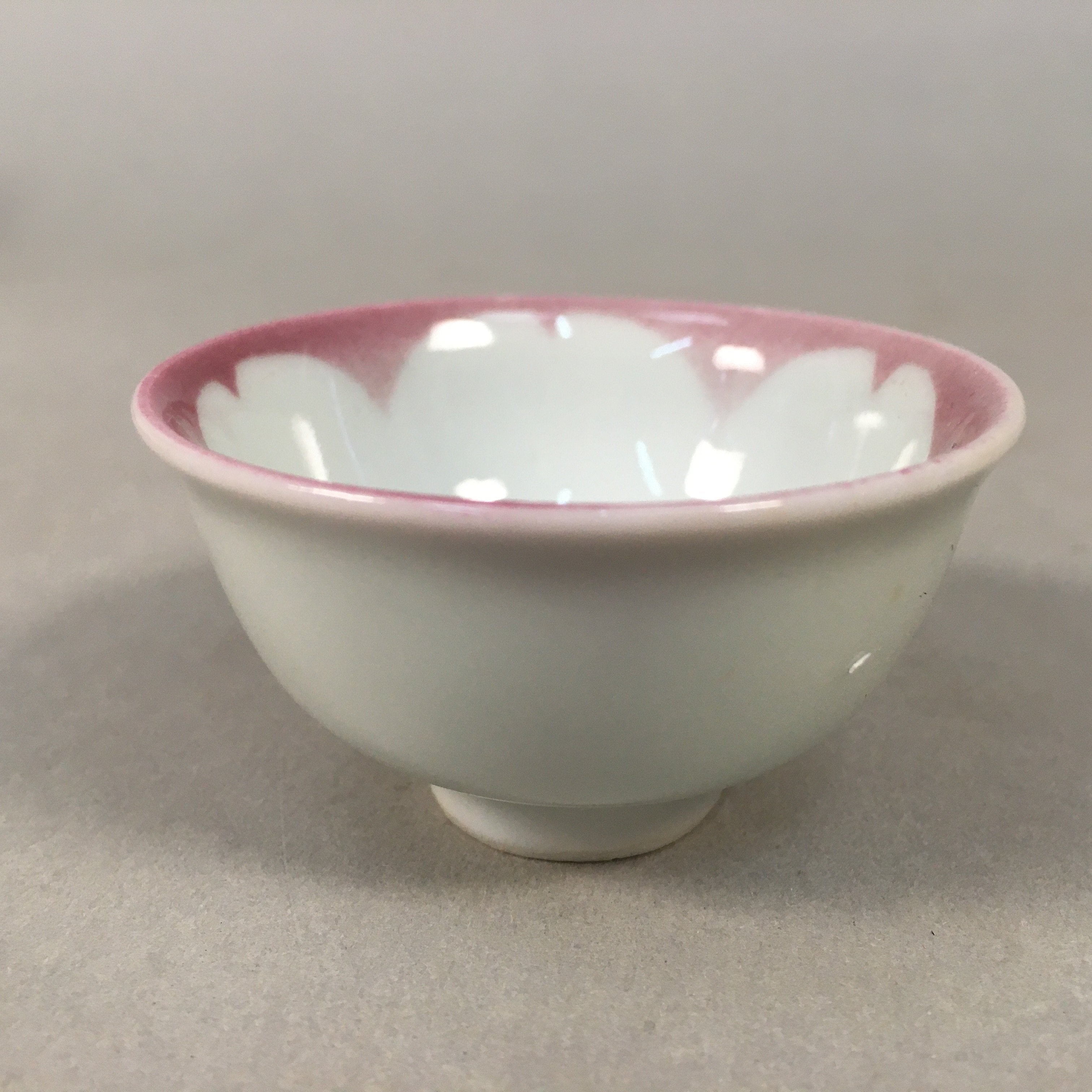 Japanese Porcelain Sake Cup Guinomi Sakazuki Vtg Pink White Sakura GU859