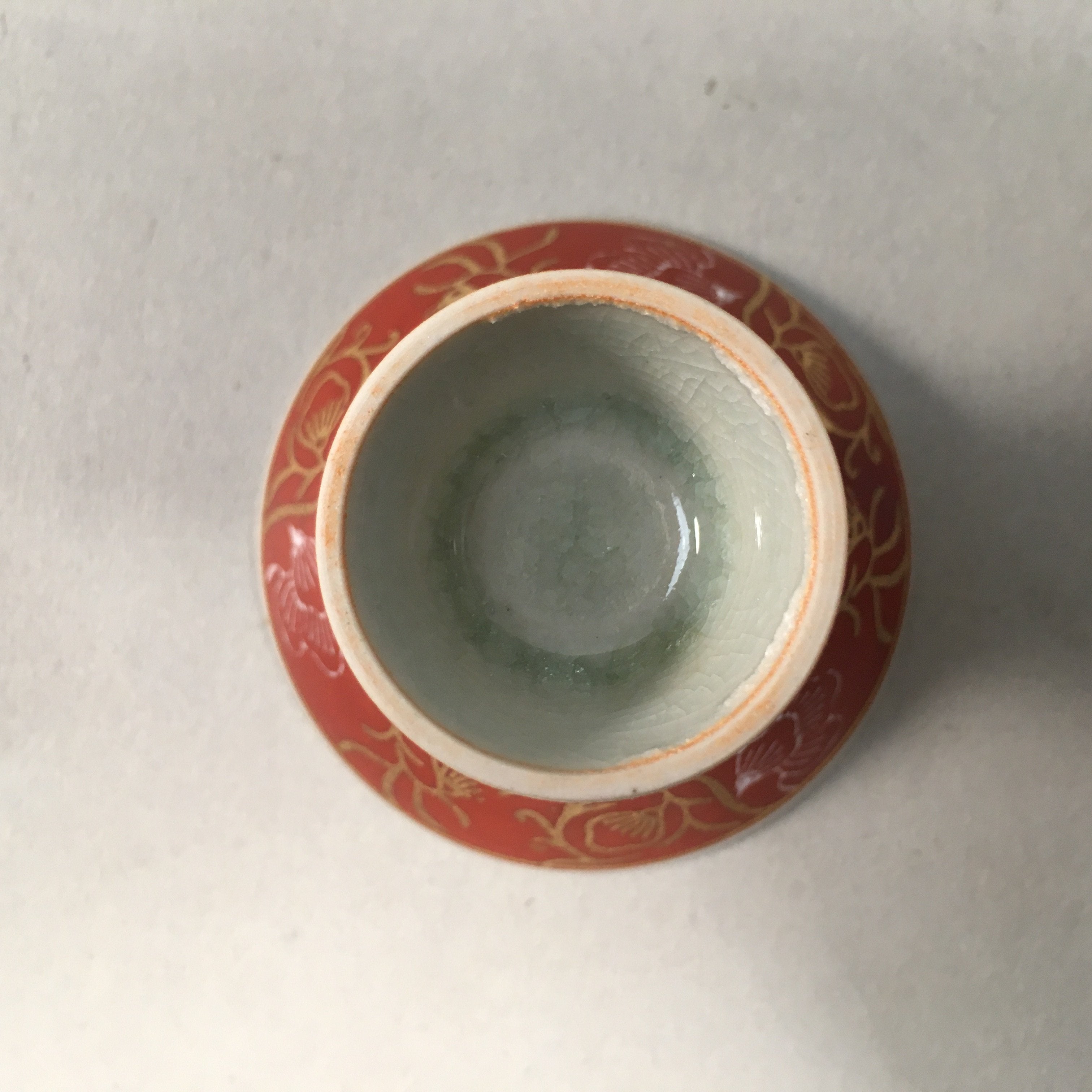 Japanese Porcelain Sake Cup Guinomi Sakazuki Vtg Red Gold Crackle GU869