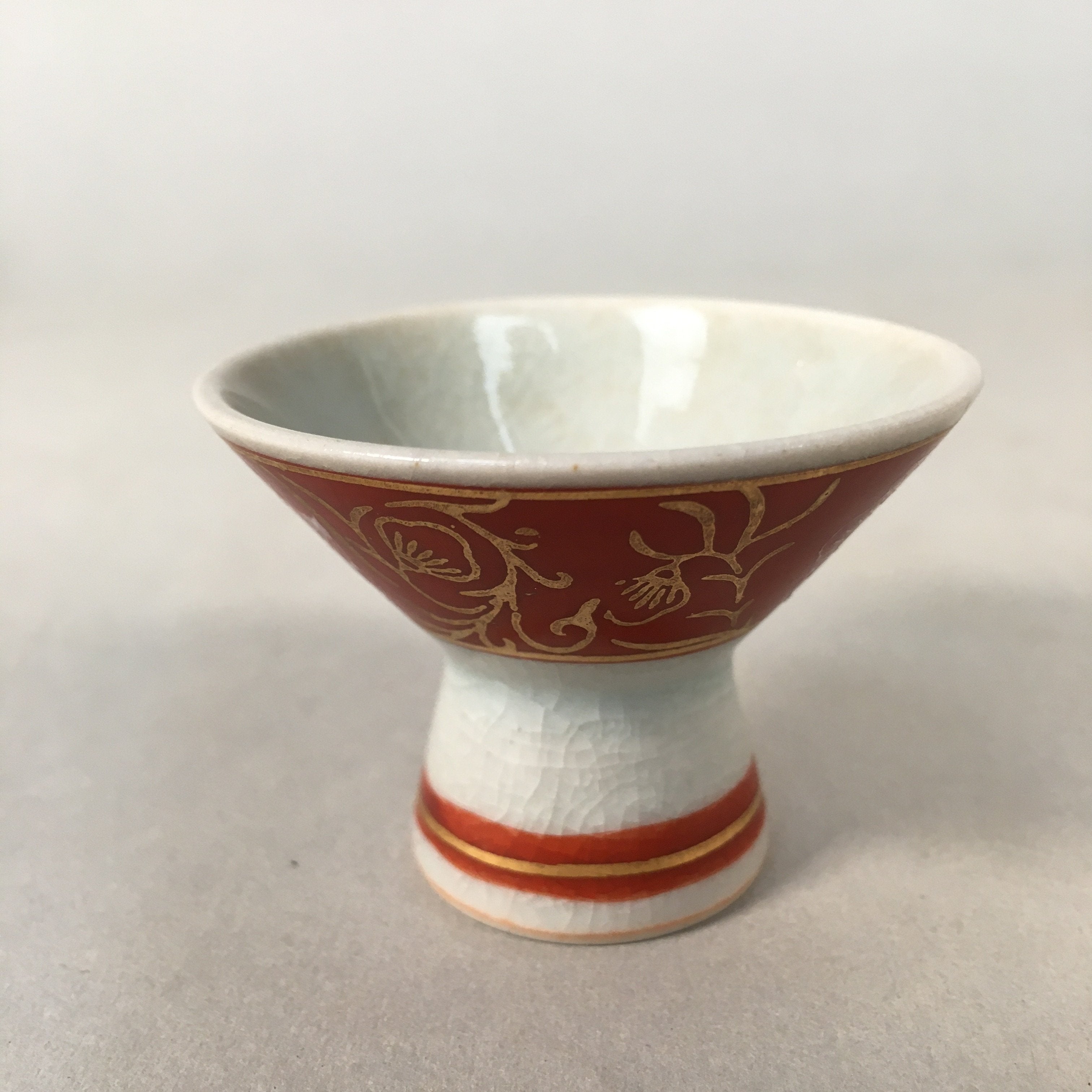 Japanese Porcelain Sake Cup Guinomi Sakazuki Vtg Red Gold Crackle GU869
