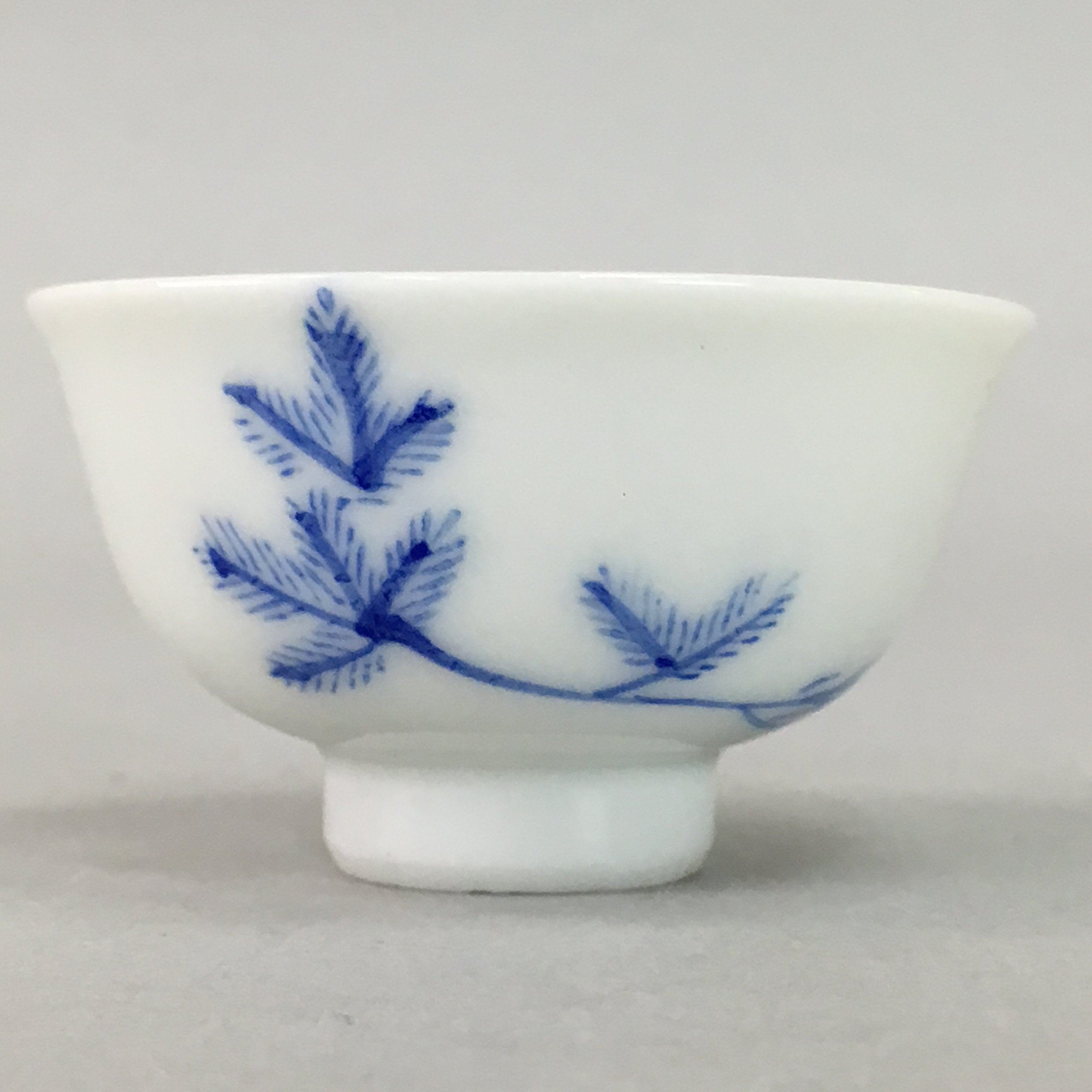 Japanese Porcelain Sake Cup Guinomi Sakazuki Vtg Sometsuke Blue White GU534