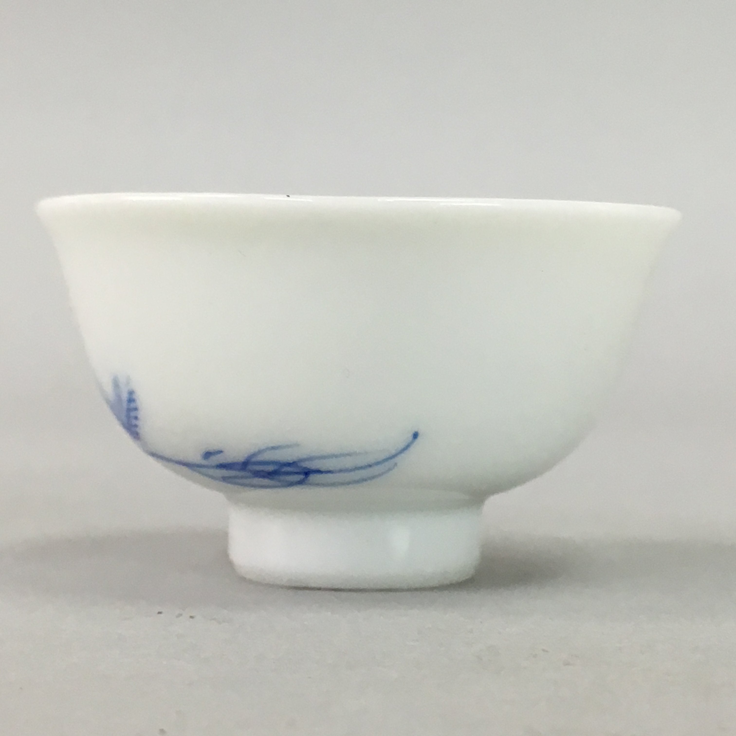 Japanese Porcelain Sake Cup Guinomi Sakazuki Vtg Sometsuke Blue White GU534
