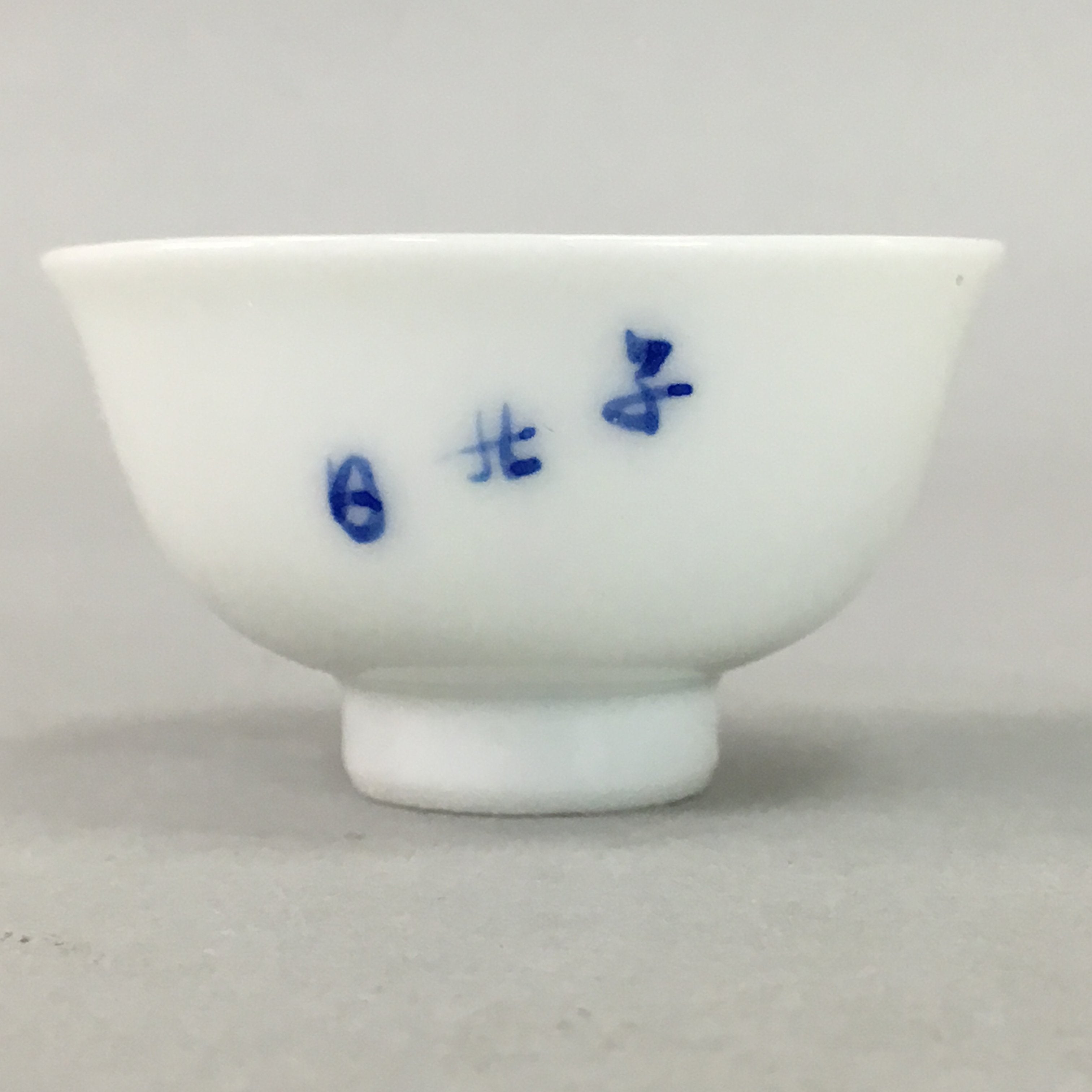 Japanese Porcelain Sake Cup Guinomi Sakazuki Vtg Sometsuke Blue White GU534