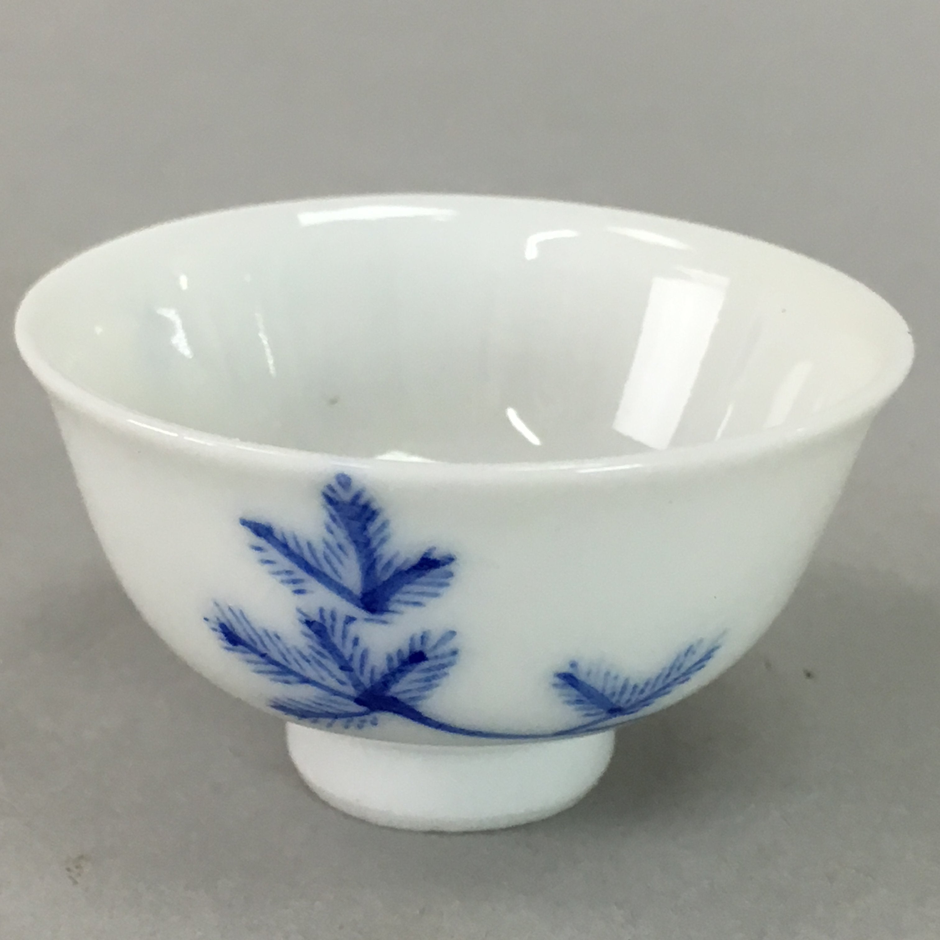 Japanese Porcelain Sake Cup Guinomi Sakazuki Vtg Sometsuke Blue White GU534