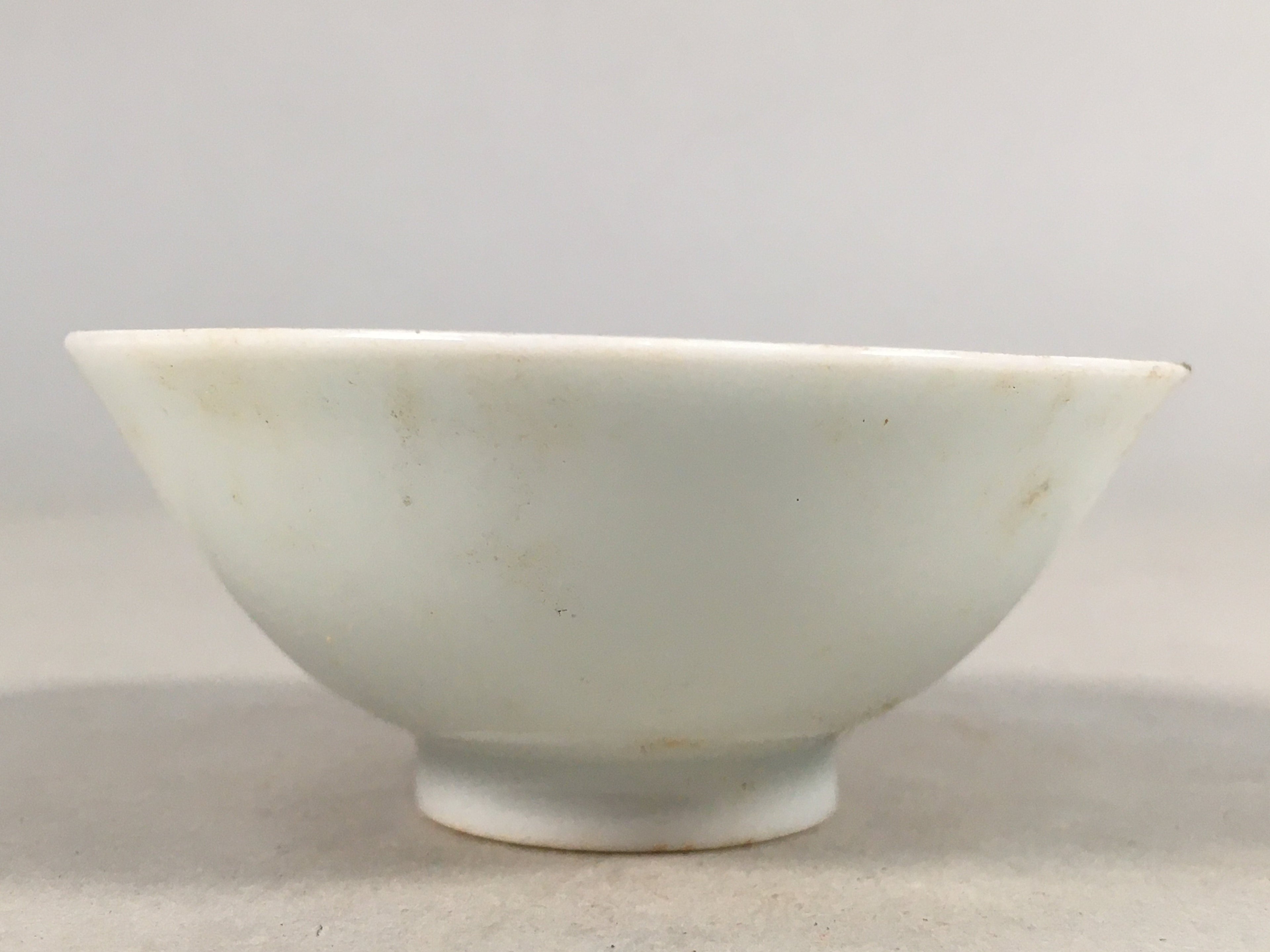 Japanese Porcelain Sake Cup Guinomi Sakazuki Vtg White GU805