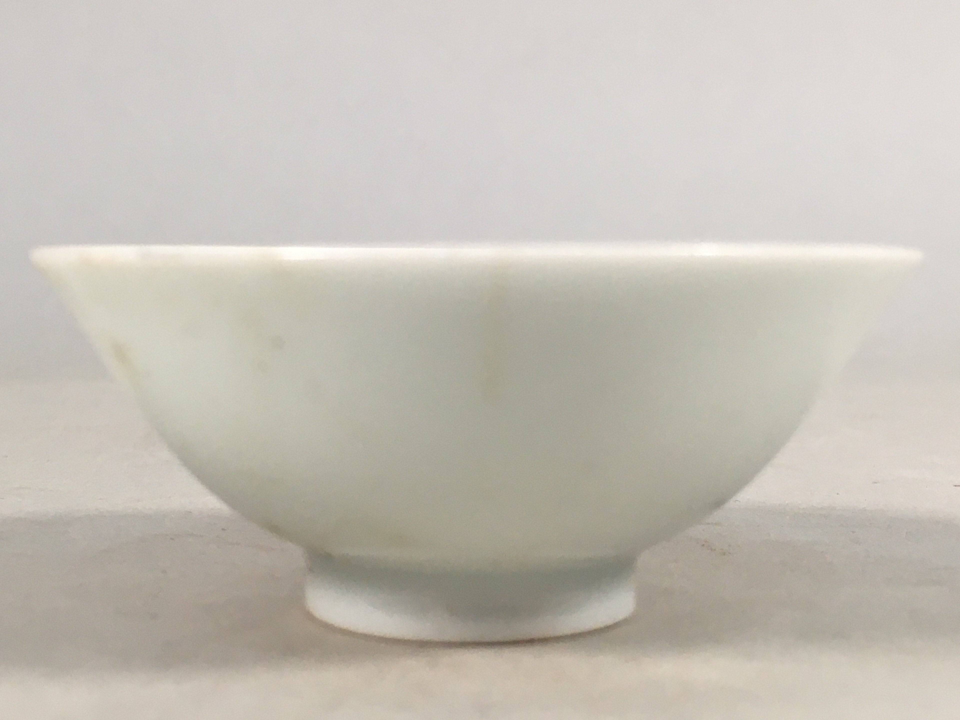 Japanese Porcelain Sake Cup Guinomi Sakazuki Vtg White GU805