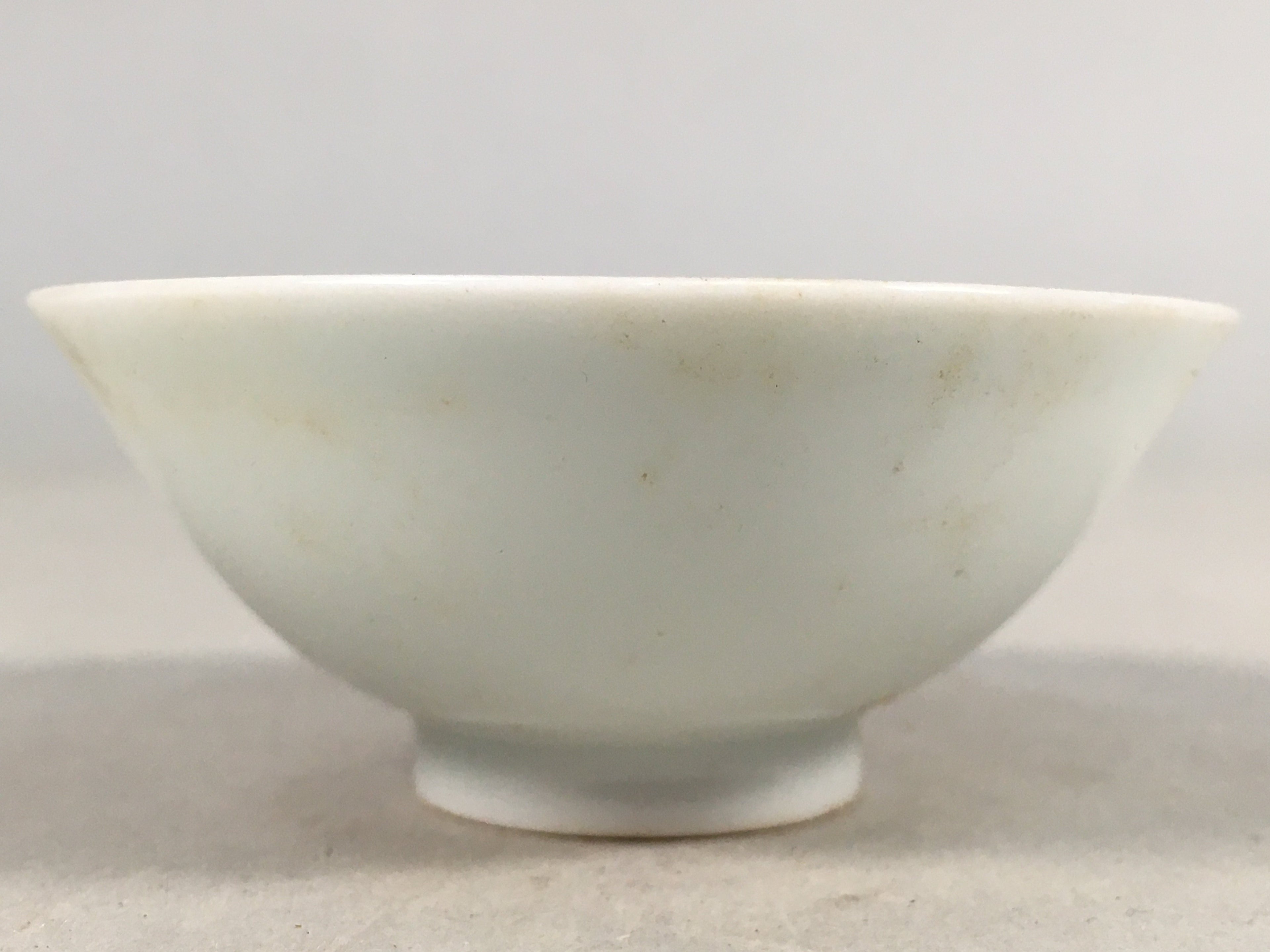 Japanese Porcelain Sake Cup Guinomi Sakazuki Vtg White GU805