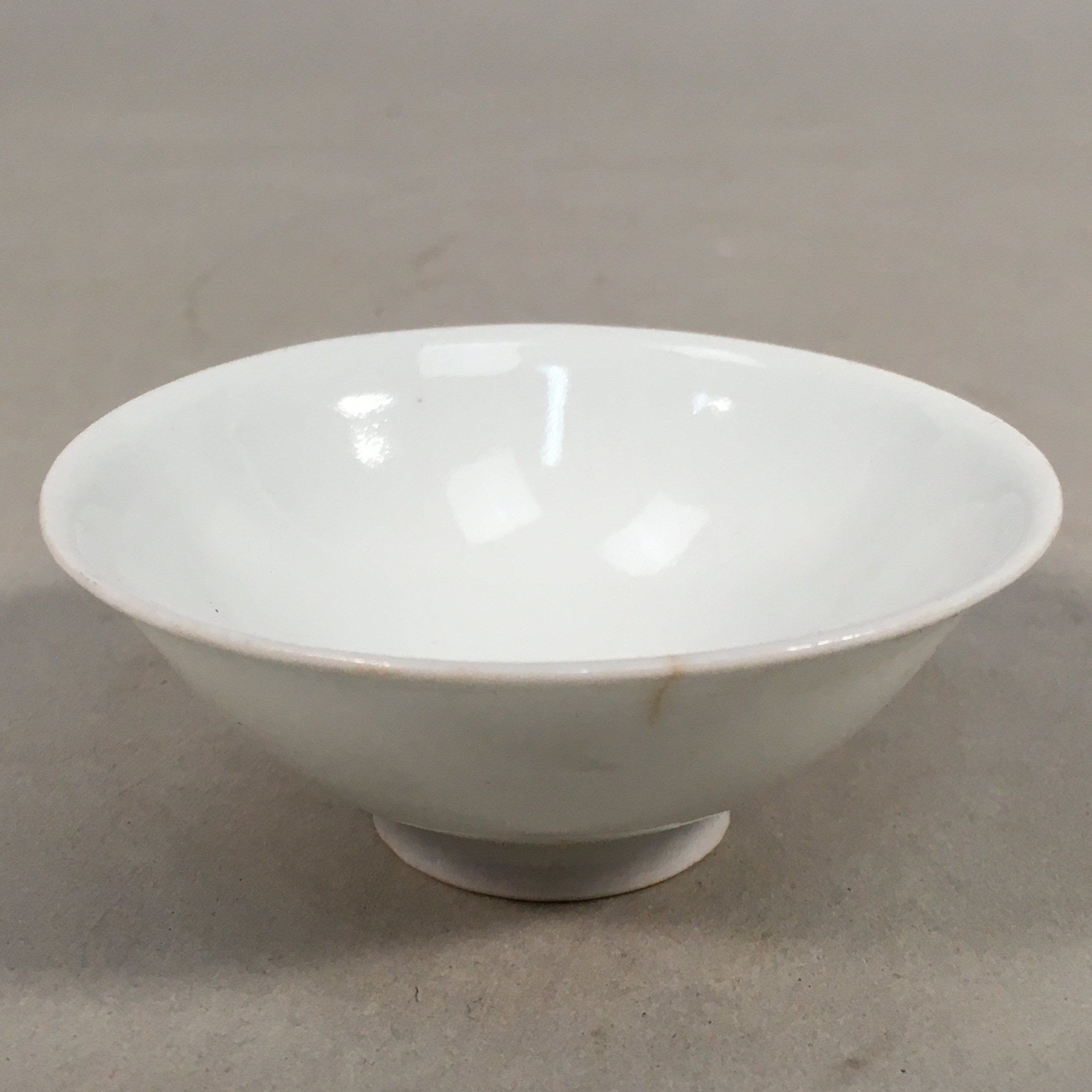 Japanese Porcelain Sake Cup Guinomi Sakazuki Vtg White GU806
