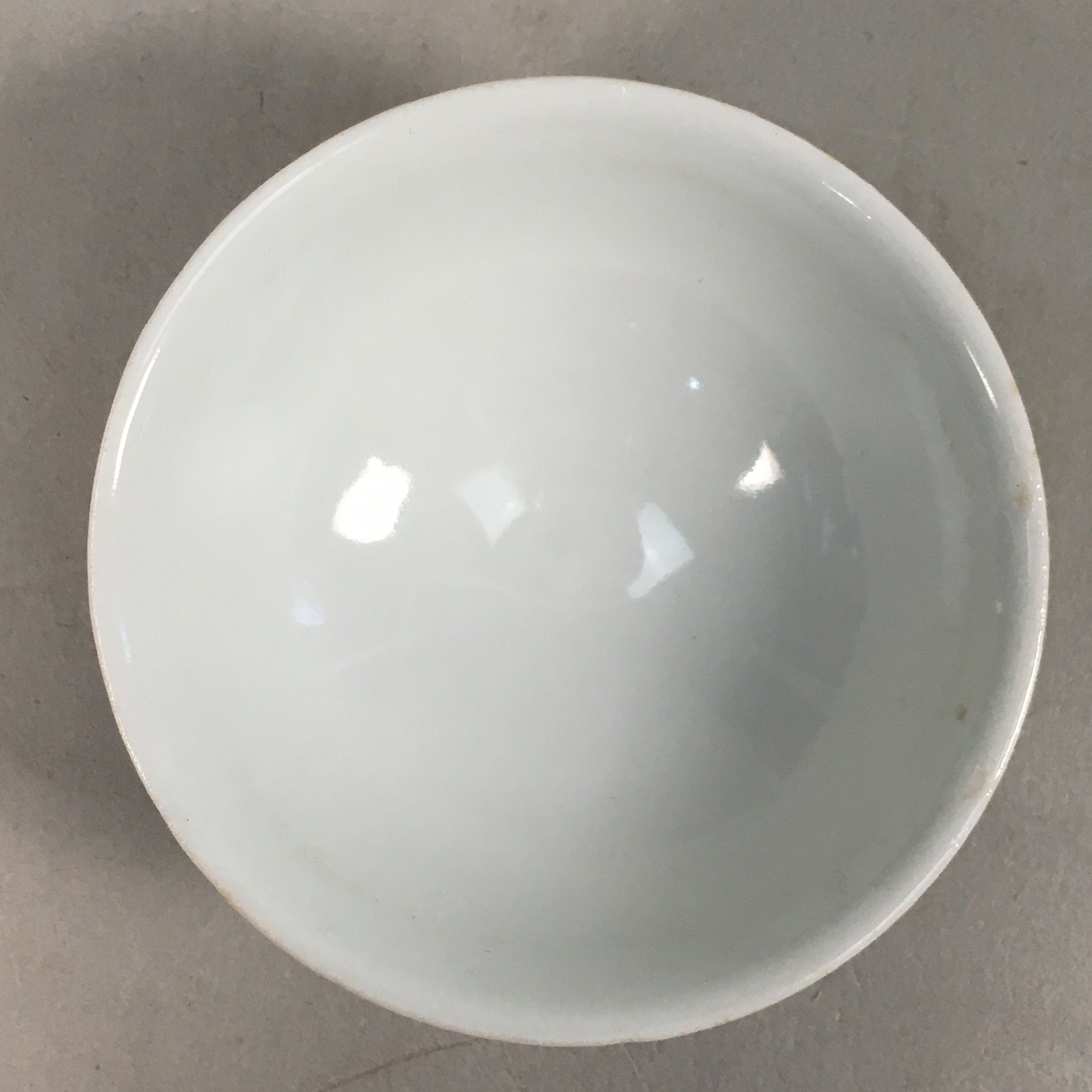 Japanese Porcelain Sake Cup Guinomi Sakazuki Vtg White GU807
