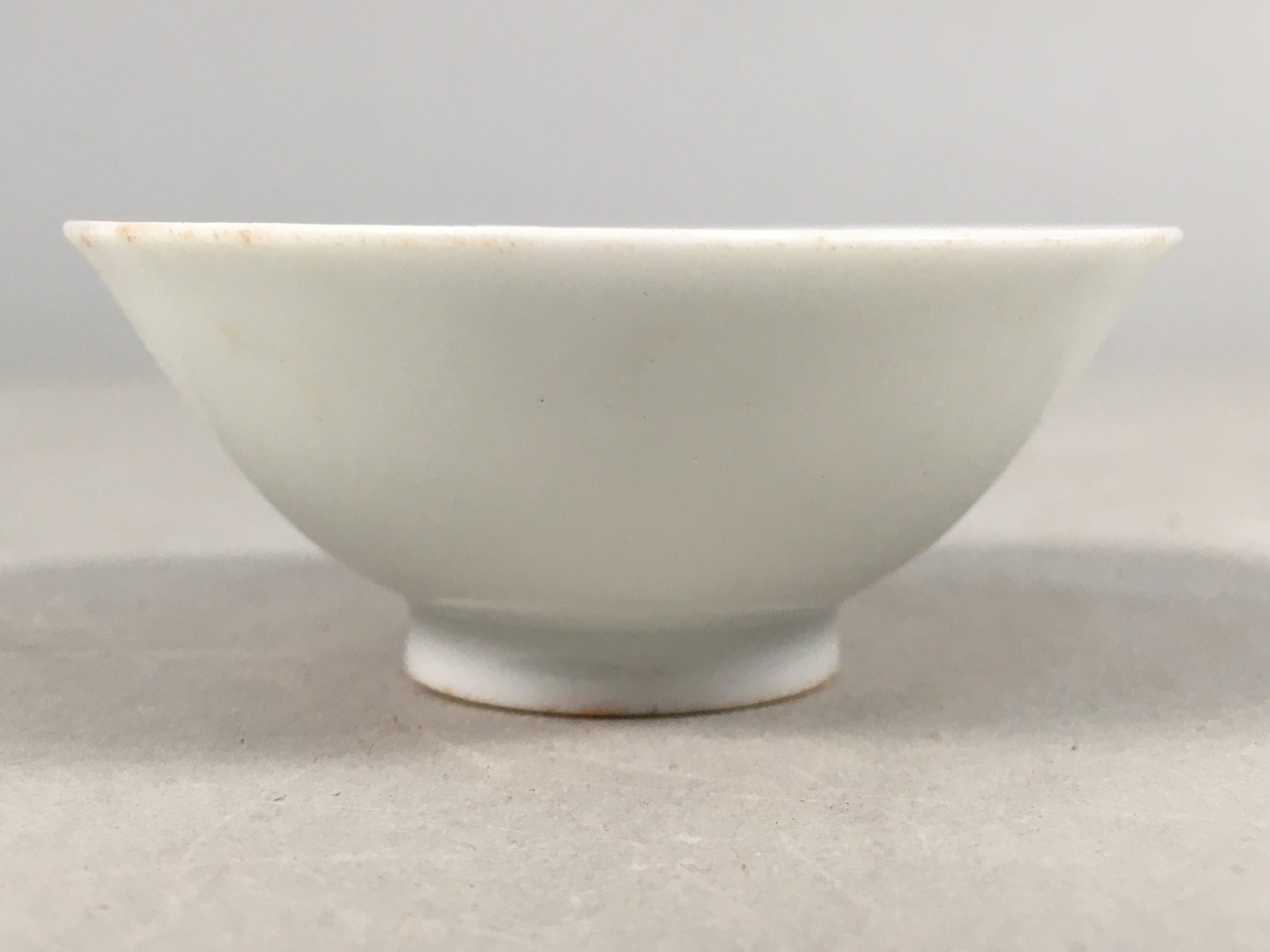 Japanese Porcelain Sake Cup Guinomi Sakazuki Vtg White GU807