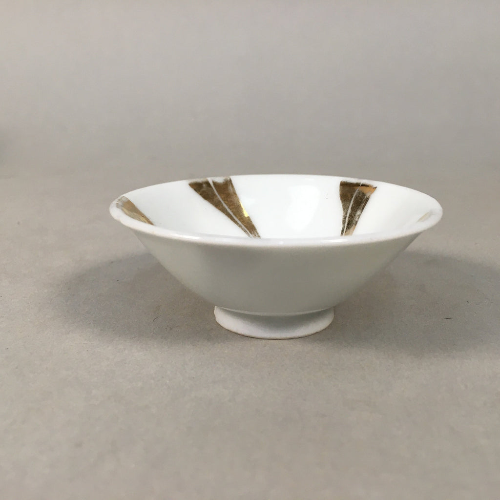 Japanese Porcelain Sake Cup Guinomi Sakazuki Vtg White Gold Ribbon GU858