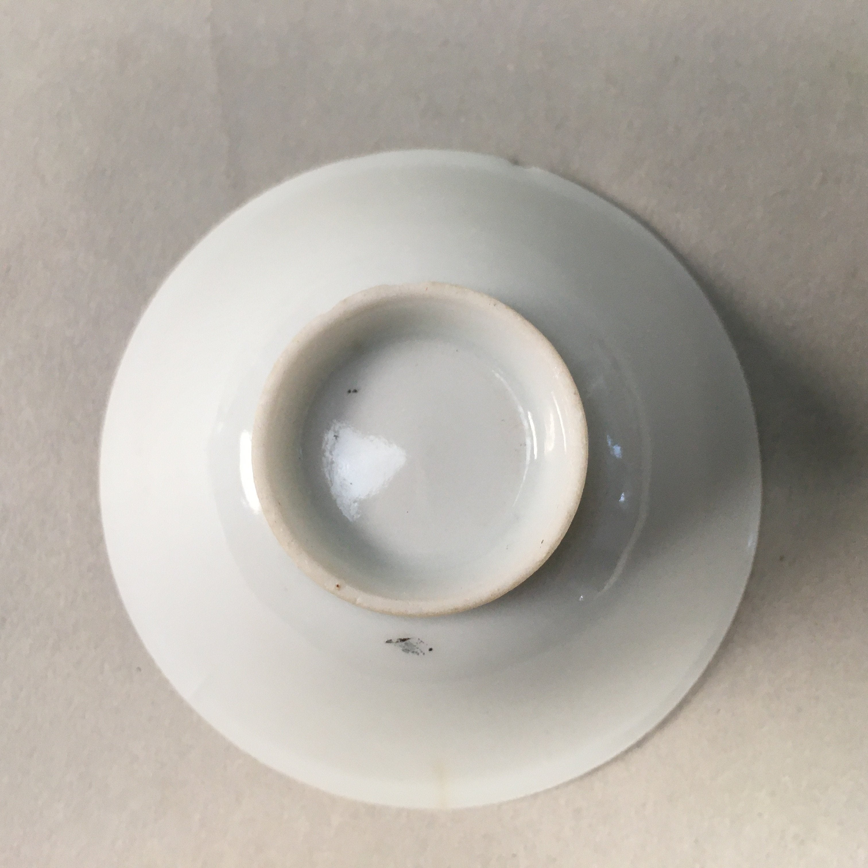 Japanese Porcelain Sake Cup Guinomi Sakazuki Vtg White Gold Ribbon GU858