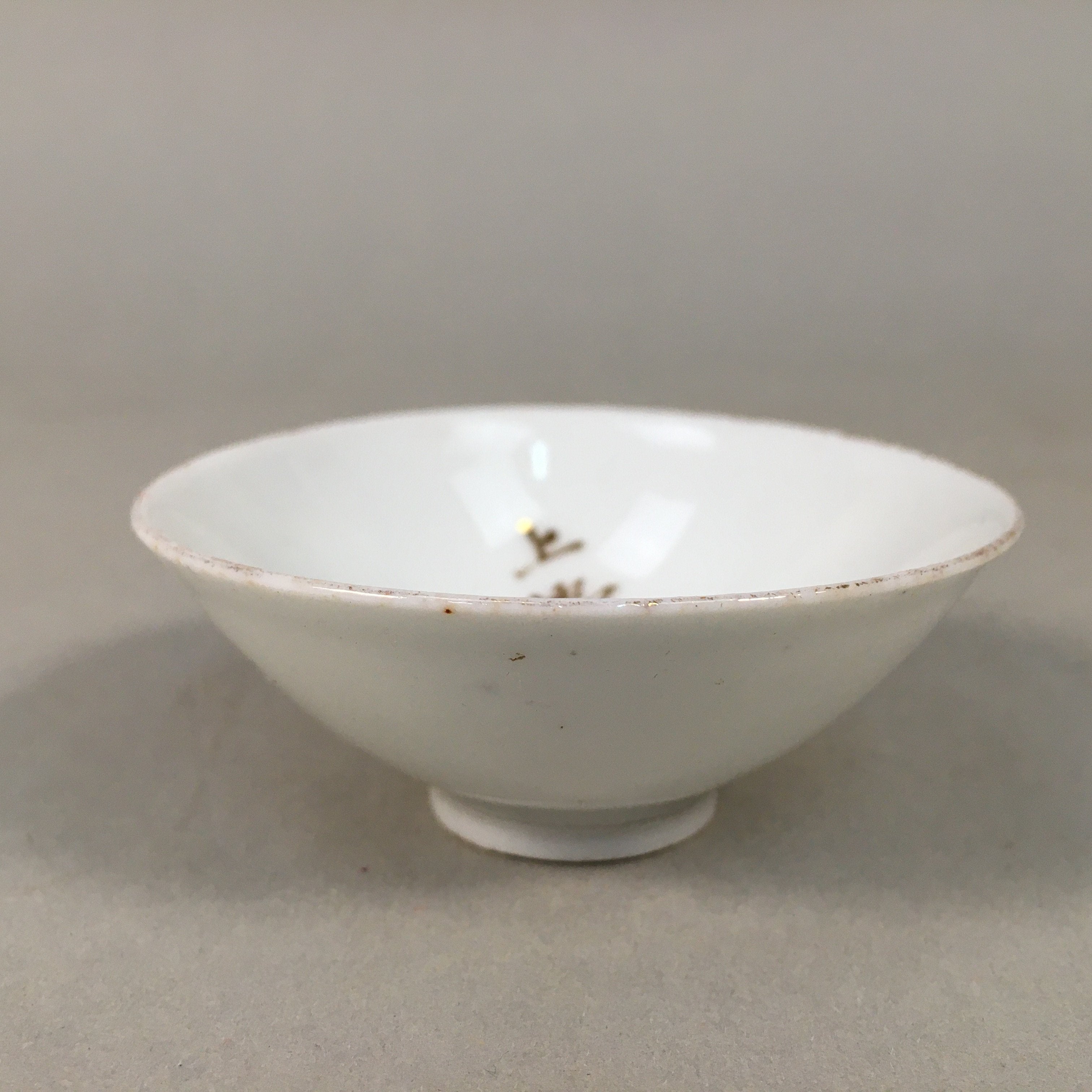 Japanese Porcelain Sake Cup Guinomi Sakazuki Vtg White Kanji Gold GU873