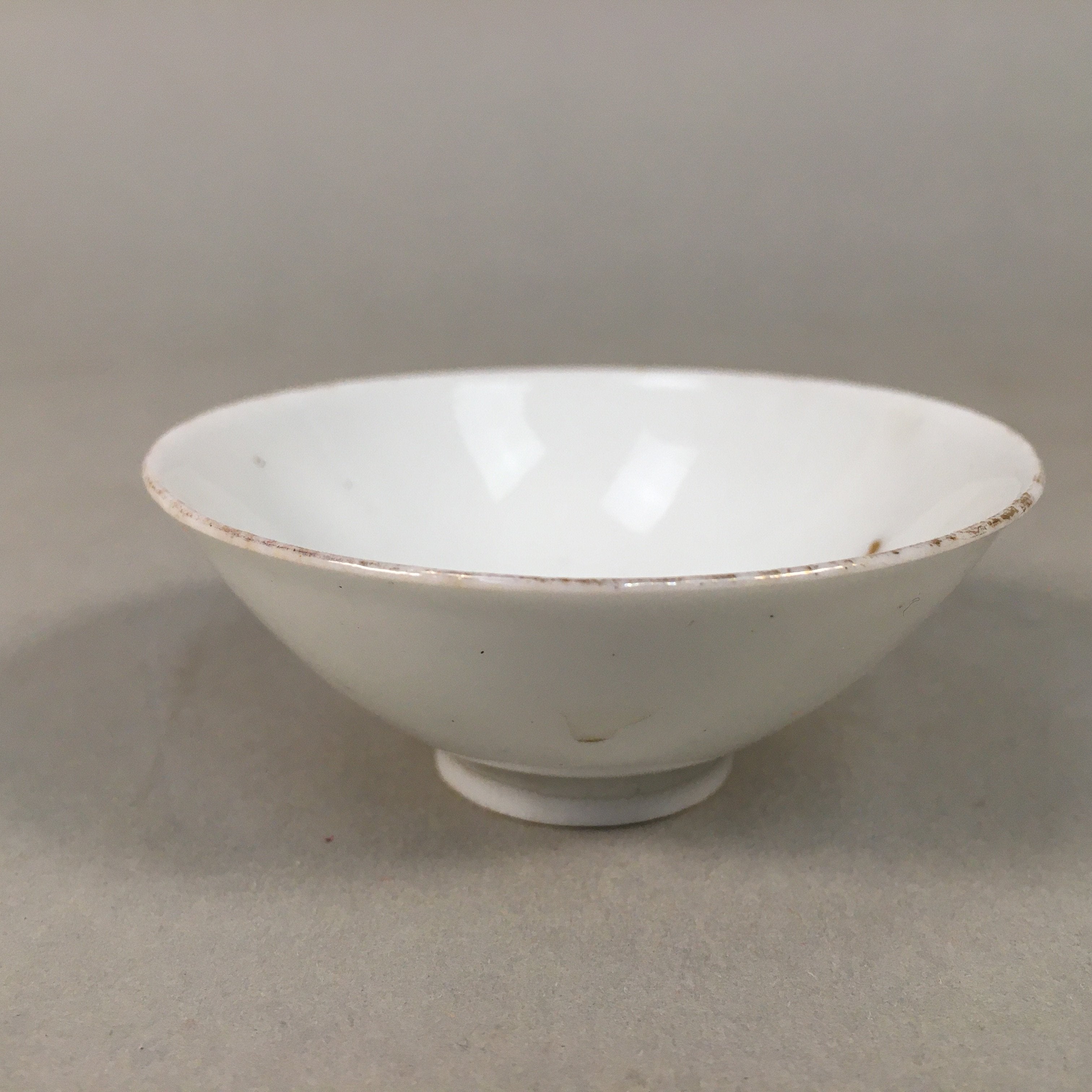 Japanese Porcelain Sake Cup Guinomi Sakazuki Vtg White Kanji Gold GU873