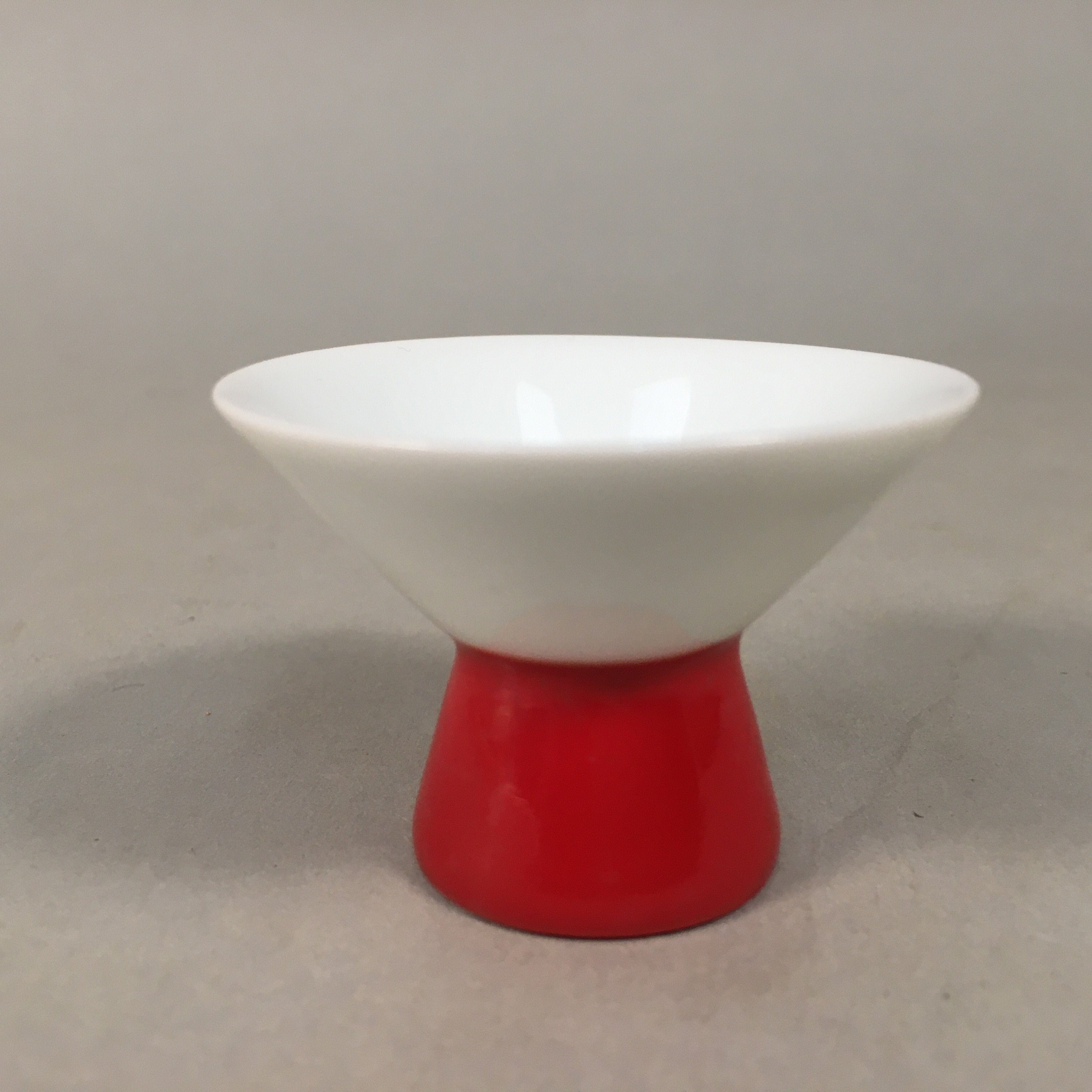 Japanese Porcelain Sake Cup Guinomi Sakazuki Vtg White Red Tall GU864
