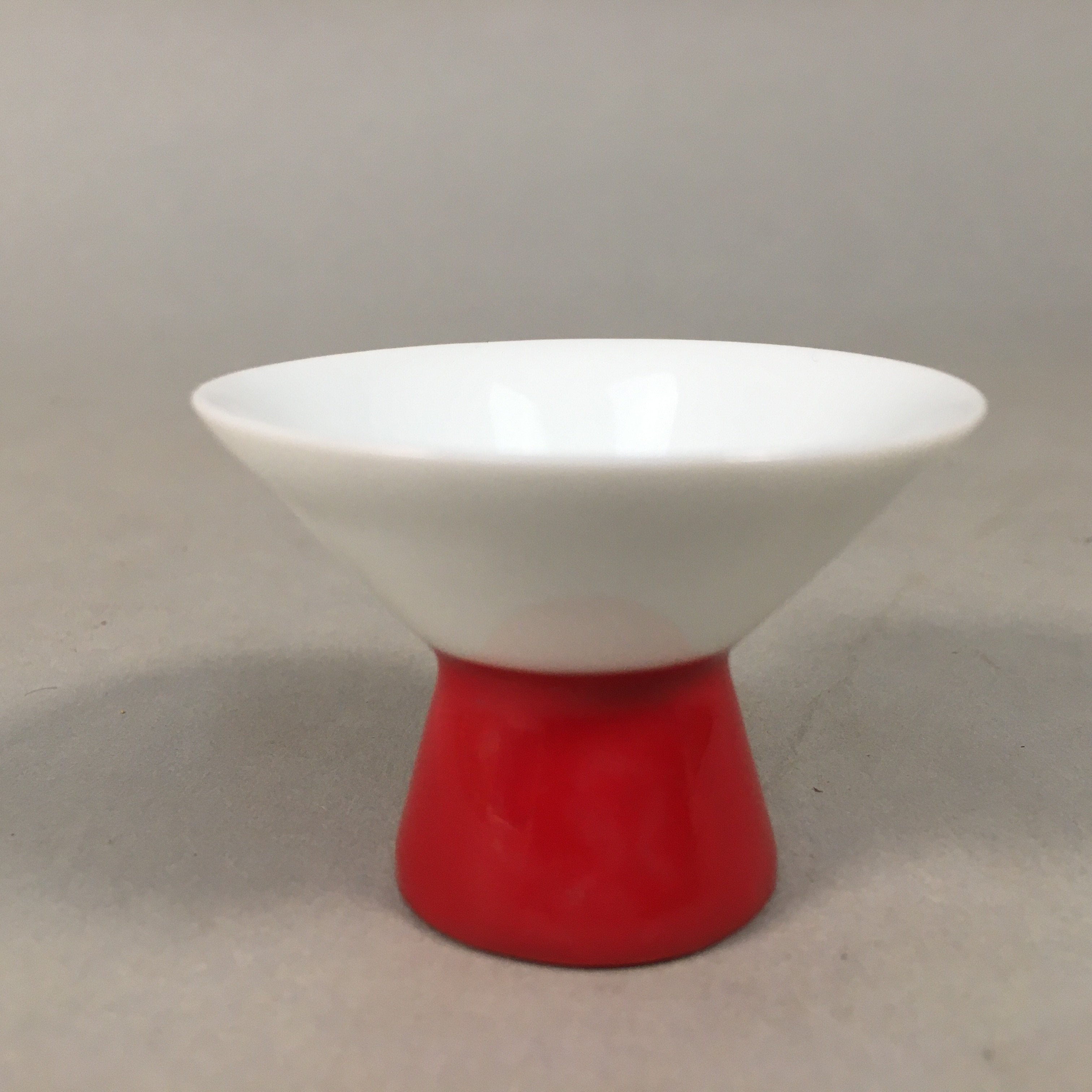Japanese Porcelain Sake Cup Guinomi Sakazuki Vtg White Red Tall GU864