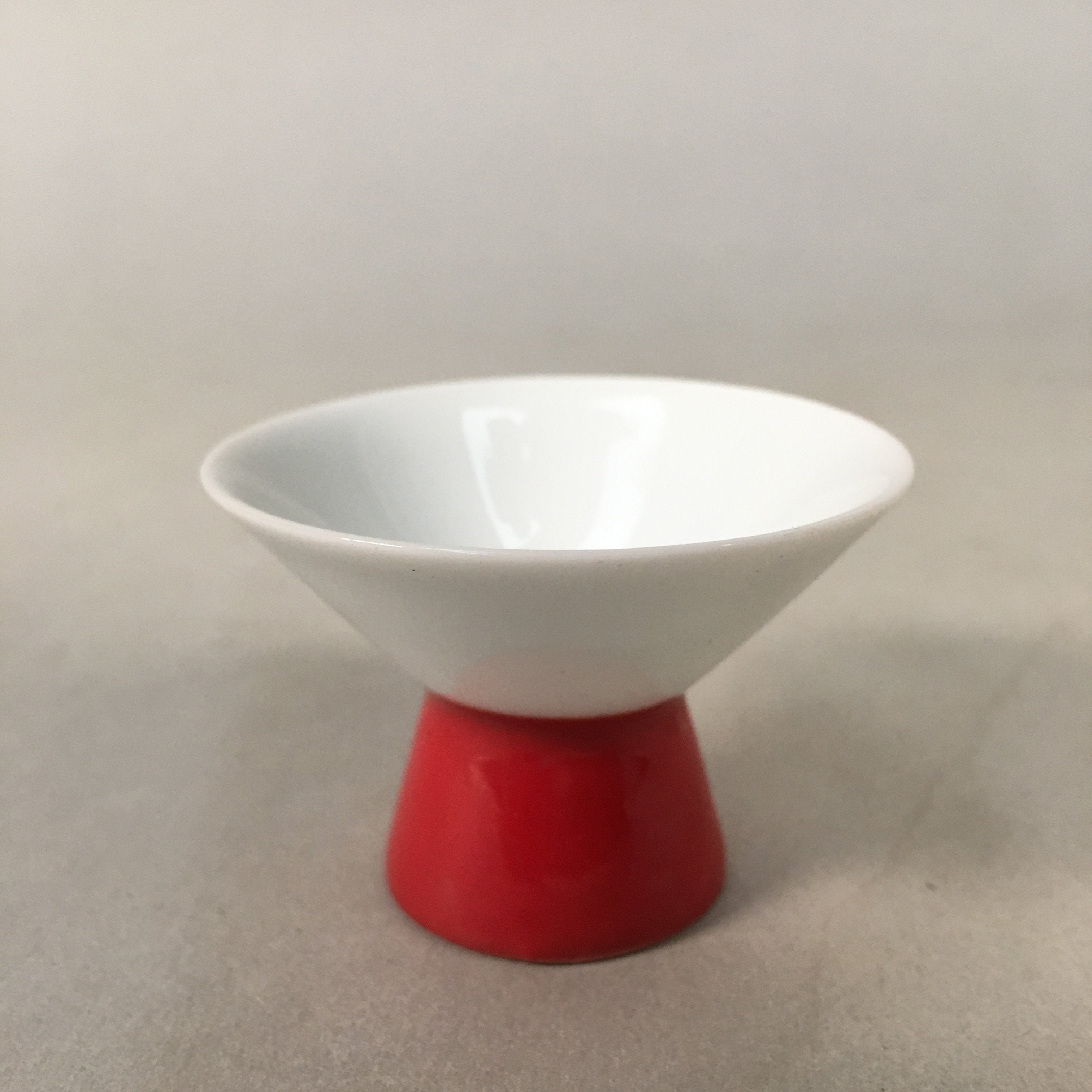 Japanese Porcelain Sake Cup Guinomi Sakazuki Vtg White Red Tall GU864