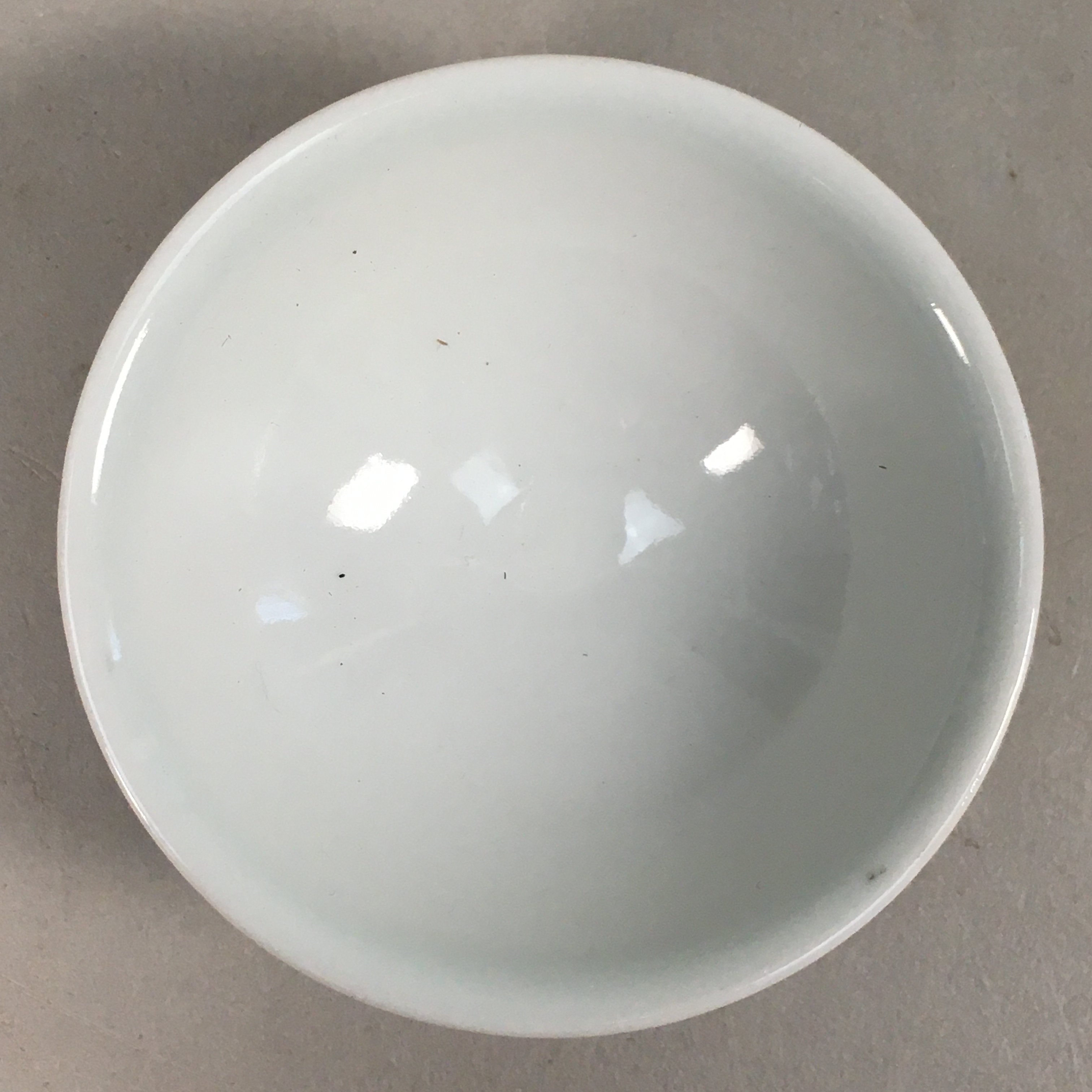Japanese Porcelain Sake Cup Guinomi Sakazuki Vtg White Rokurome GU808