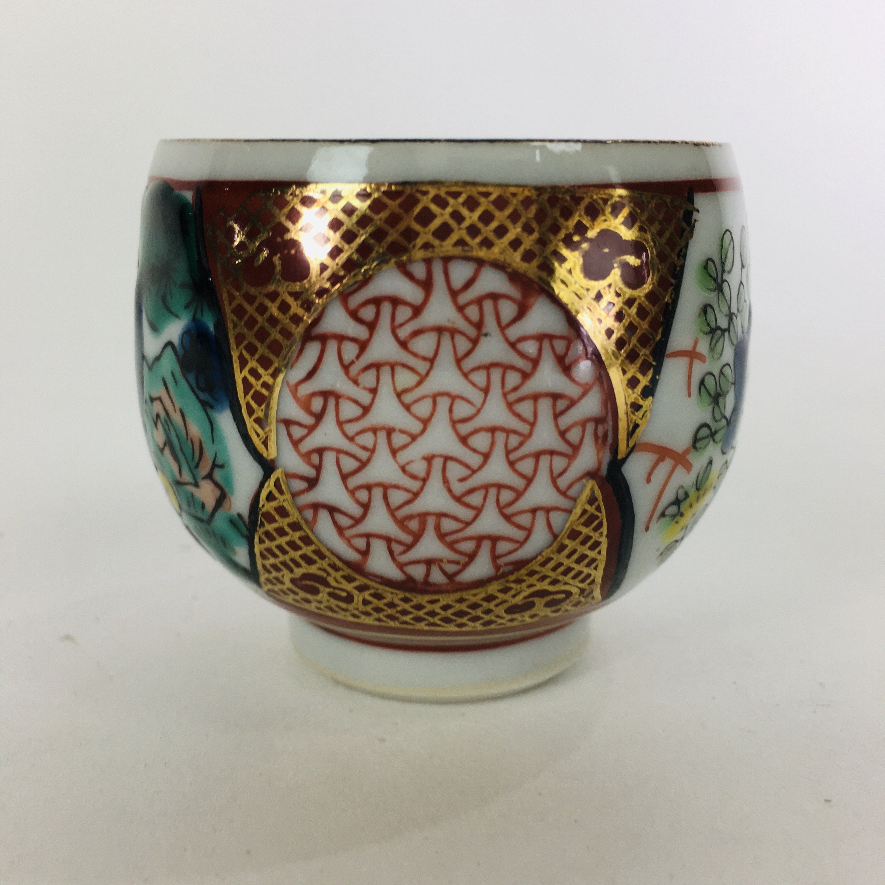 Japanese Porcelain Sake Cup Kutani ware Vtg Guinomi Ochoko Colorful Design GU885