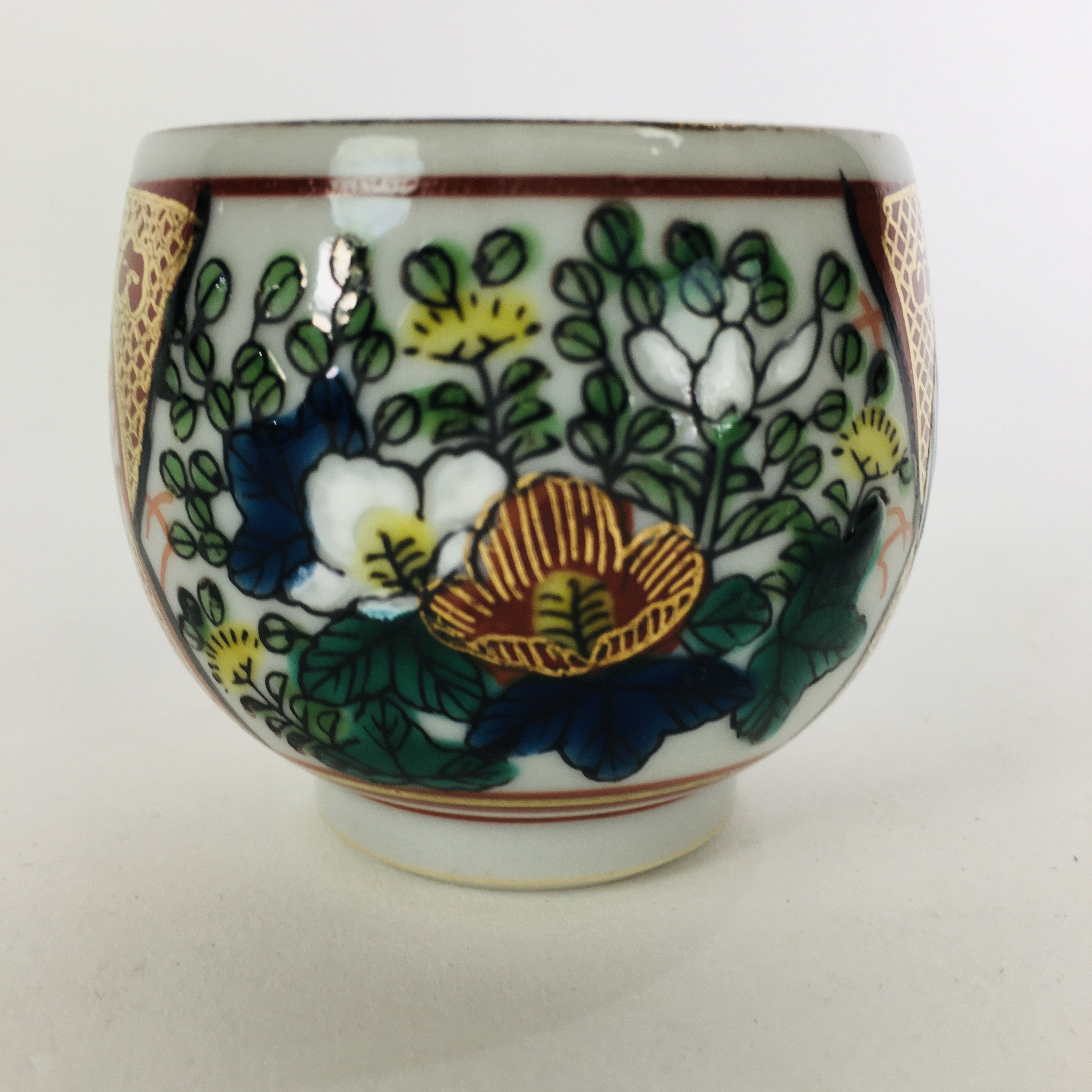 Japanese Porcelain Sake Cup Kutani ware Vtg Guinomi Ochoko Colorful Design GU888
