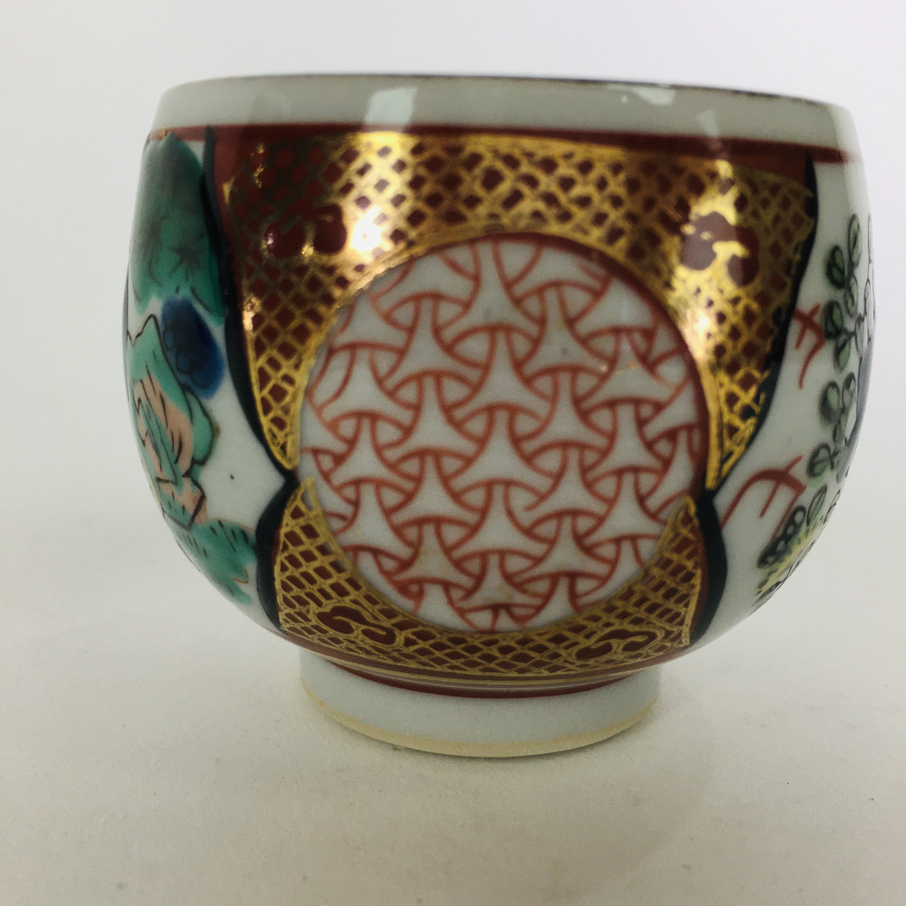 Japanese Porcelain Sake Cup Kutani ware Vtg Guinomi Ochoko Colorful Design GU890