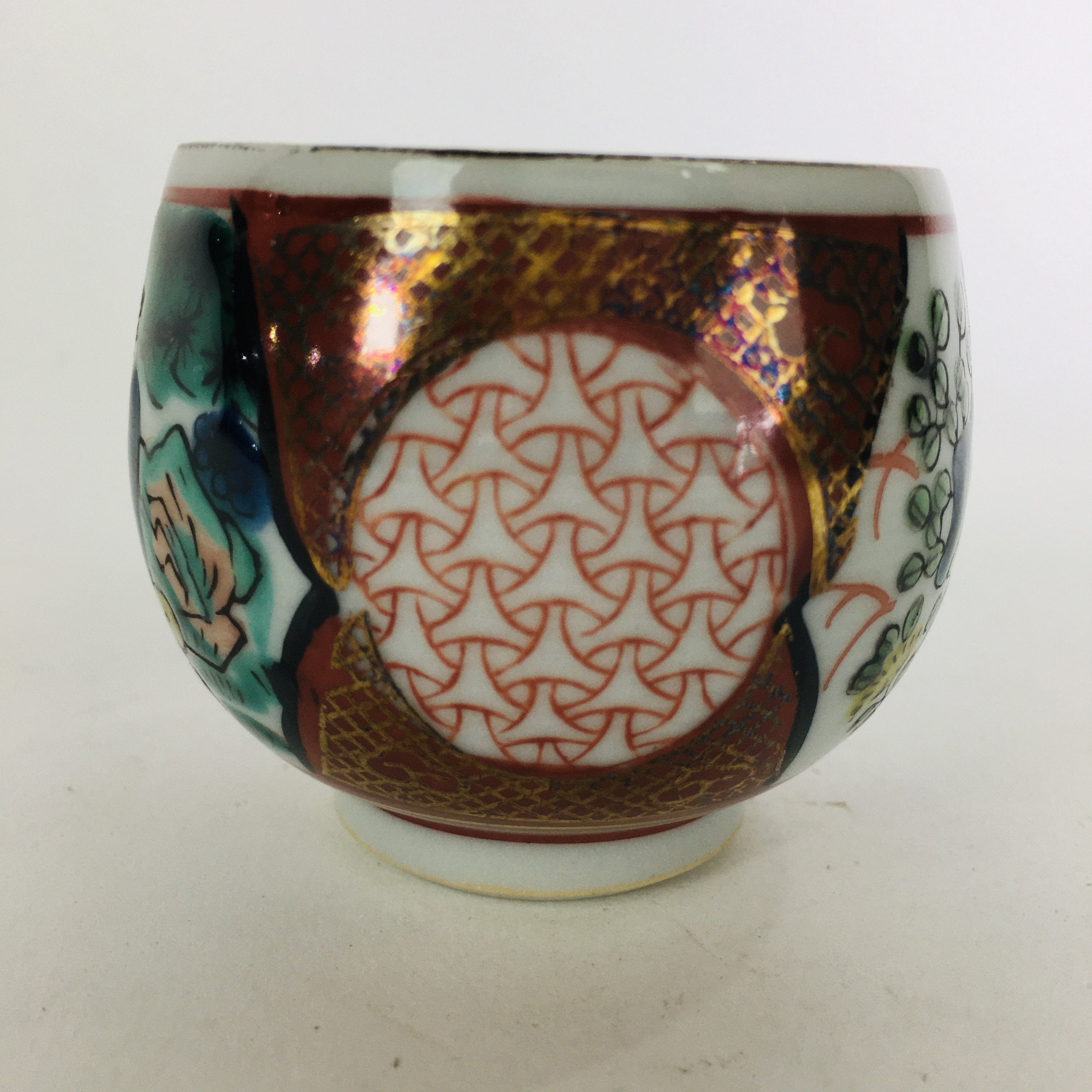 Japanese Porcelain Sake Cup Kutani ware Vtg Guinomi Ochoko Colorful Design GU891