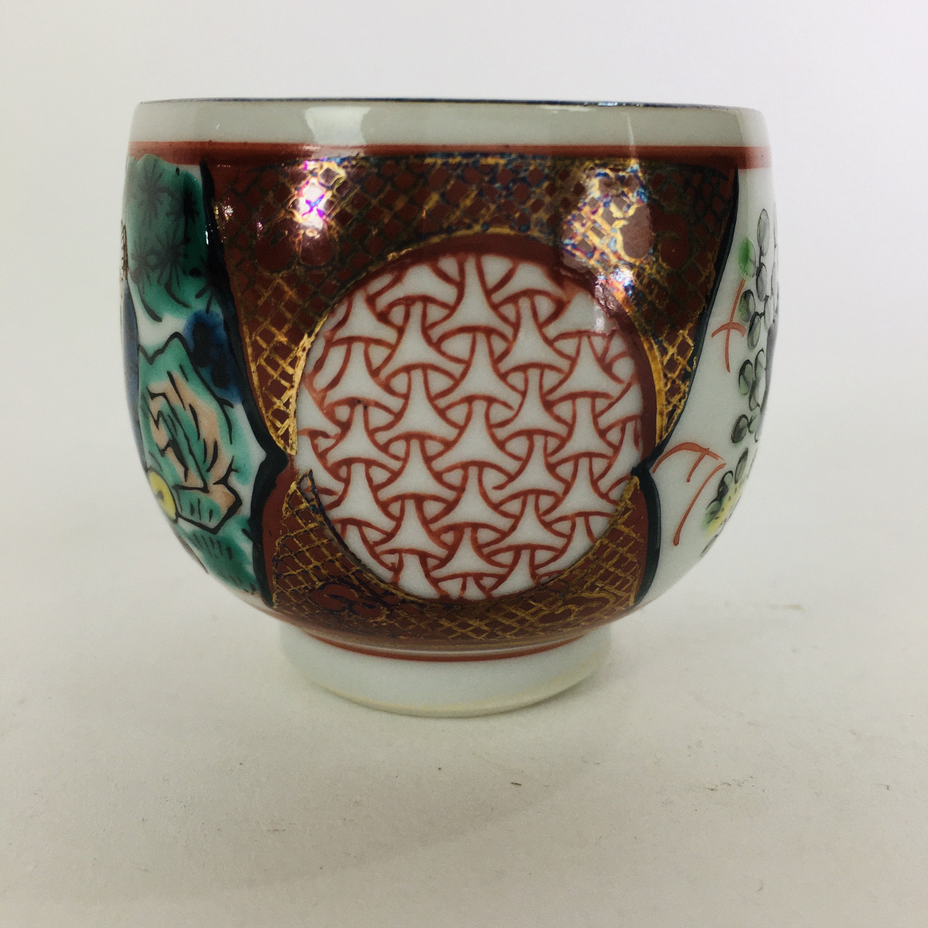 Japanese Porcelain Sake Cup Kutani ware Vtg Guinomi Ochoko Colorful Design GU892